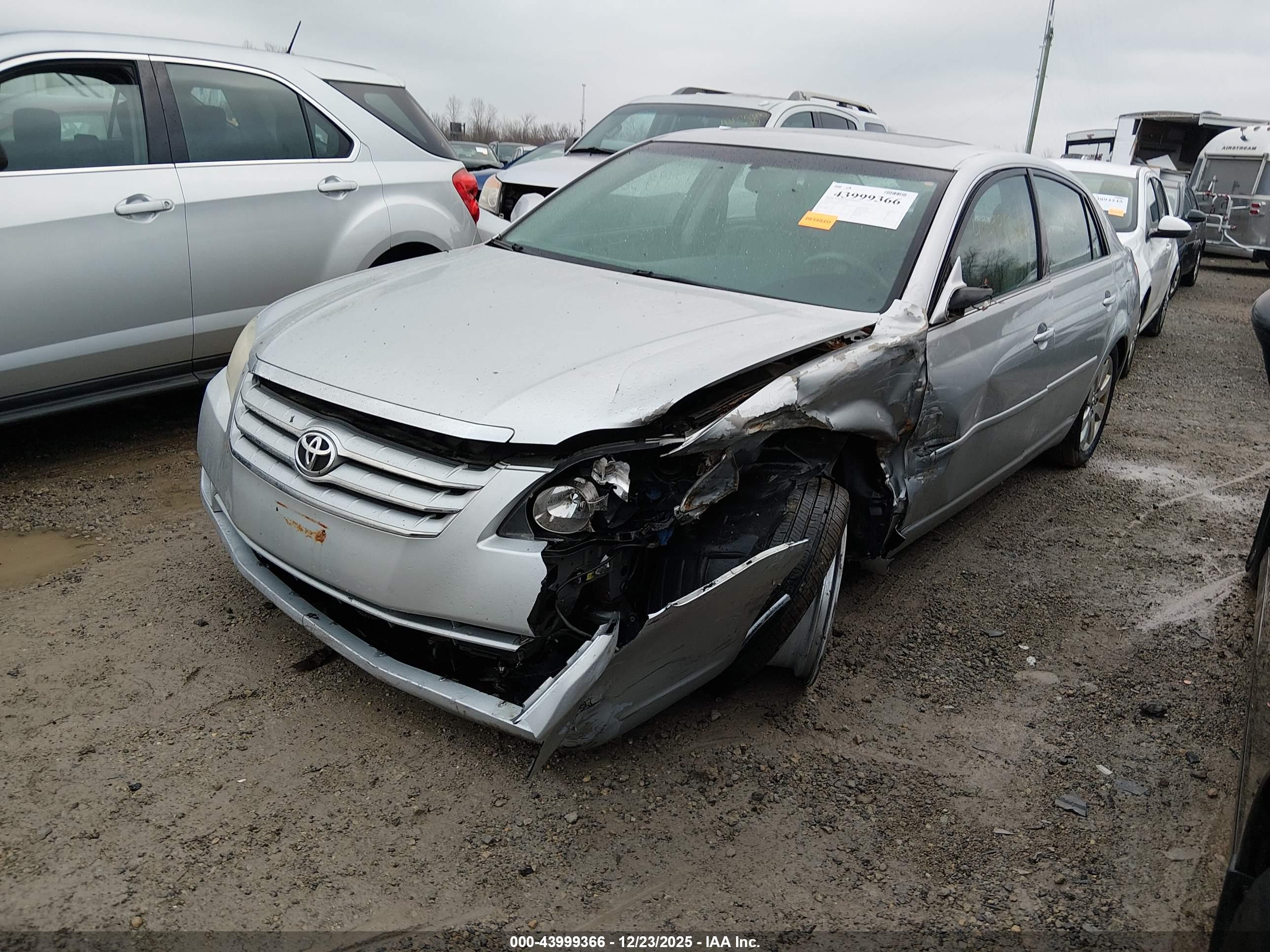TOYOTA AVALON image 2