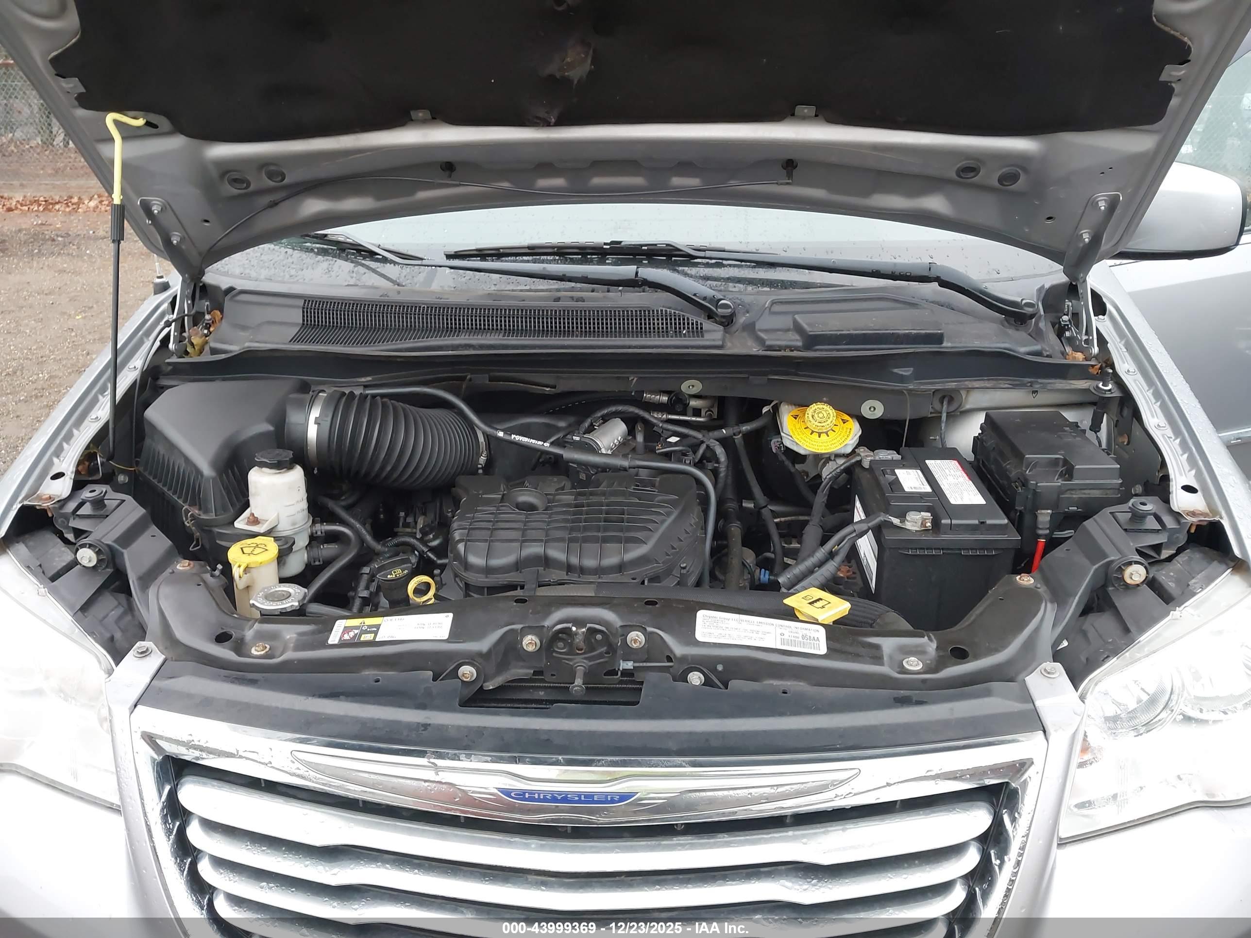 CHRYSLER TOWN image 10
