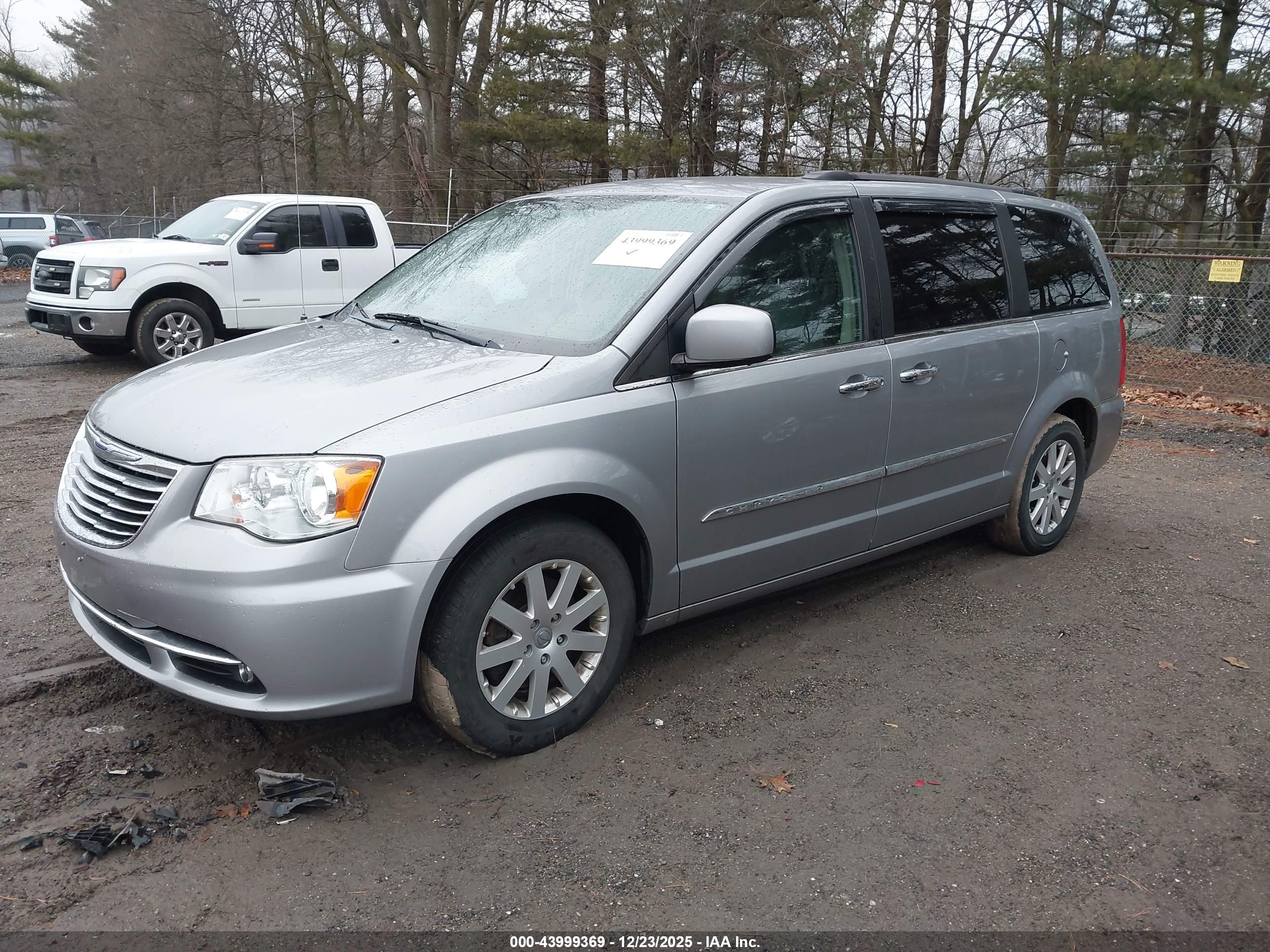 CHRYSLER TOWN image 2