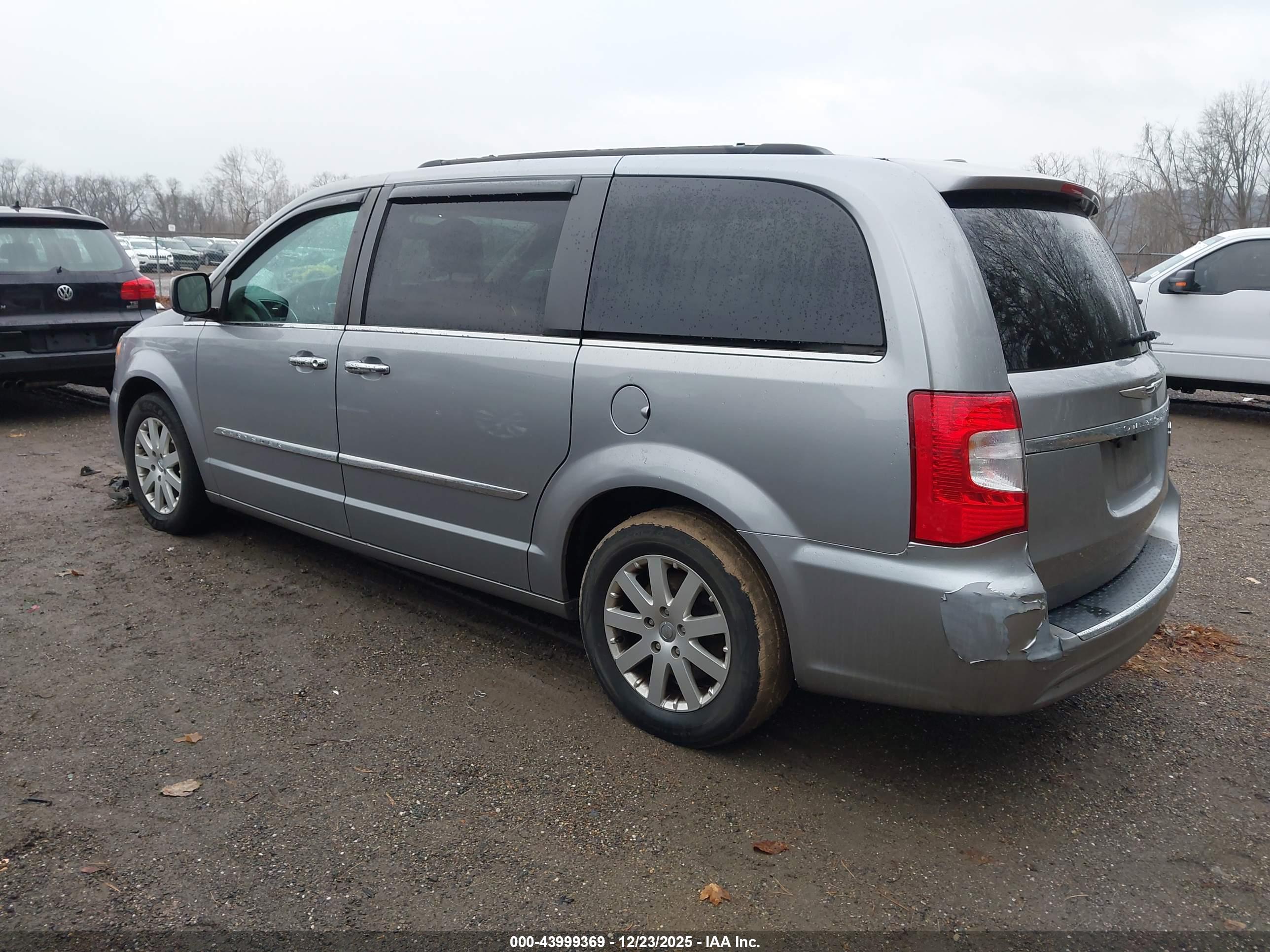 CHRYSLER TOWN image 3
