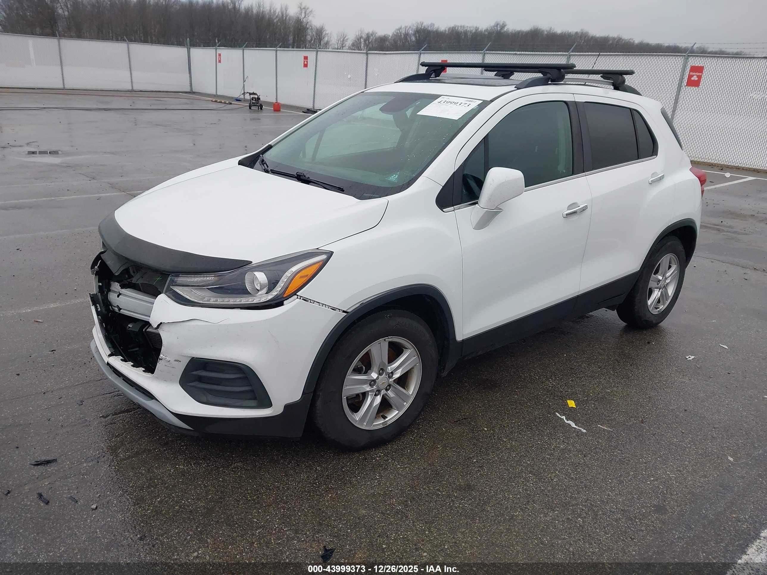 CHEVROLET TRAX image 2