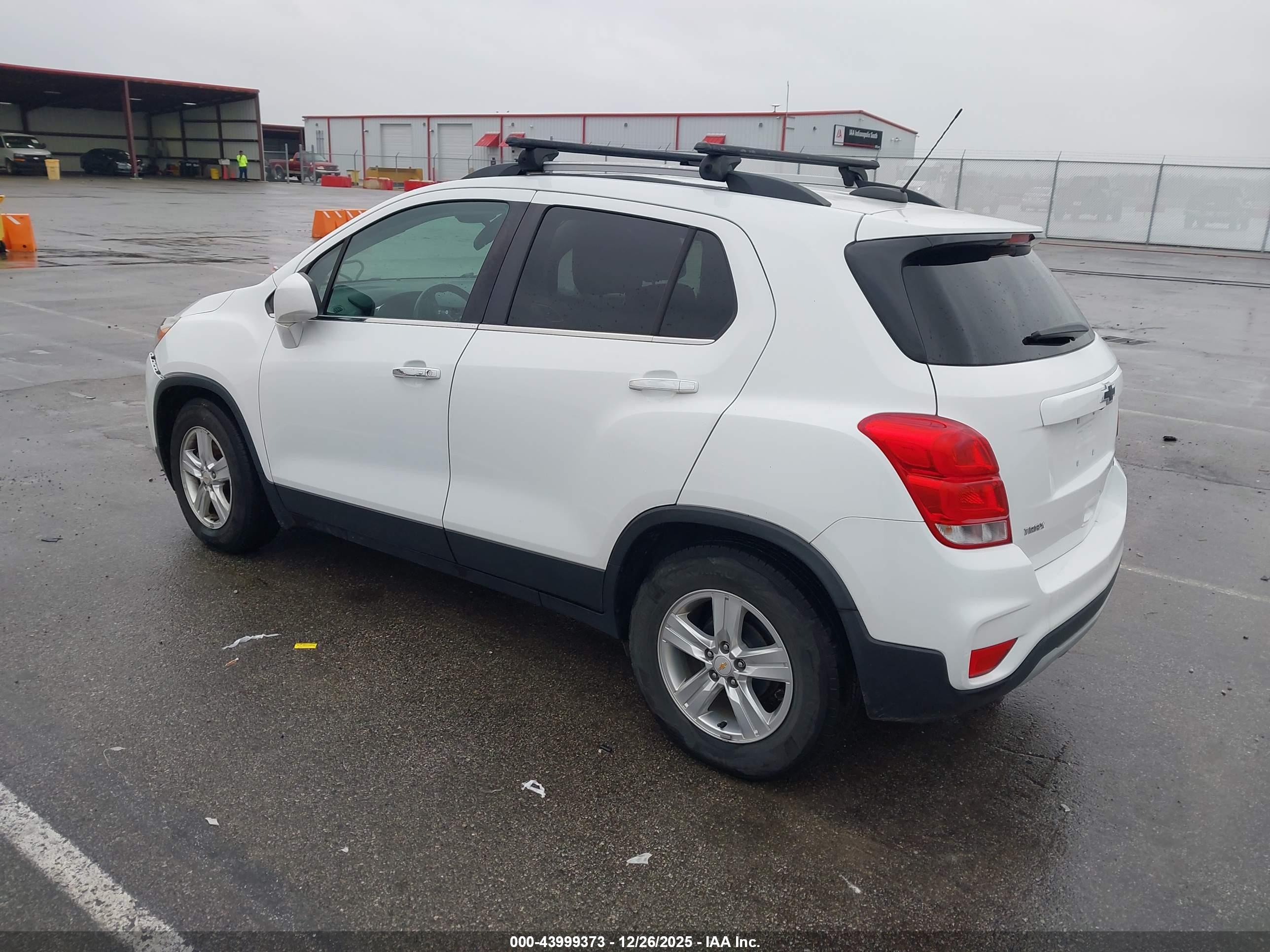 CHEVROLET TRAX image 3