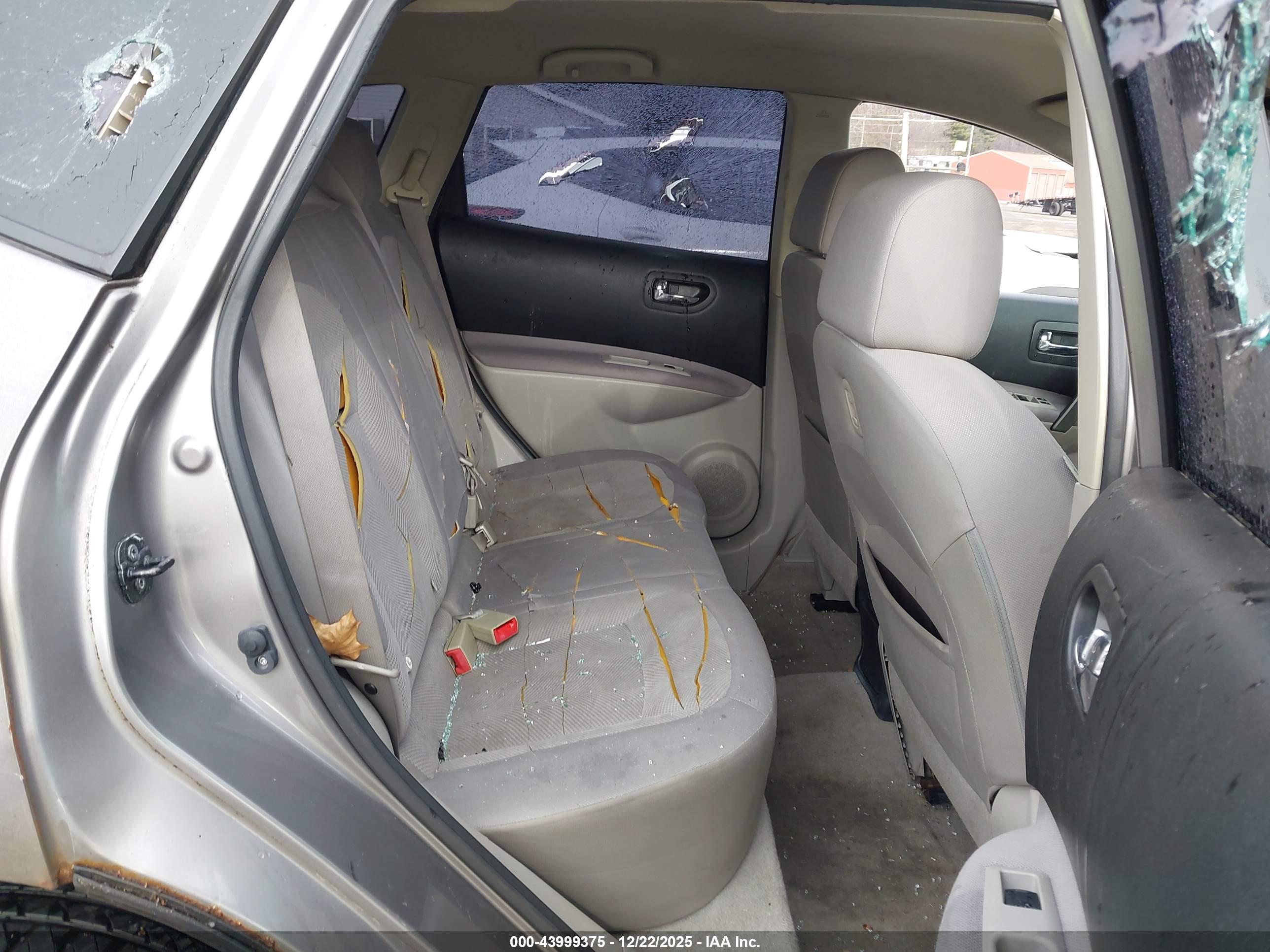NISSAN ROGUE image 8