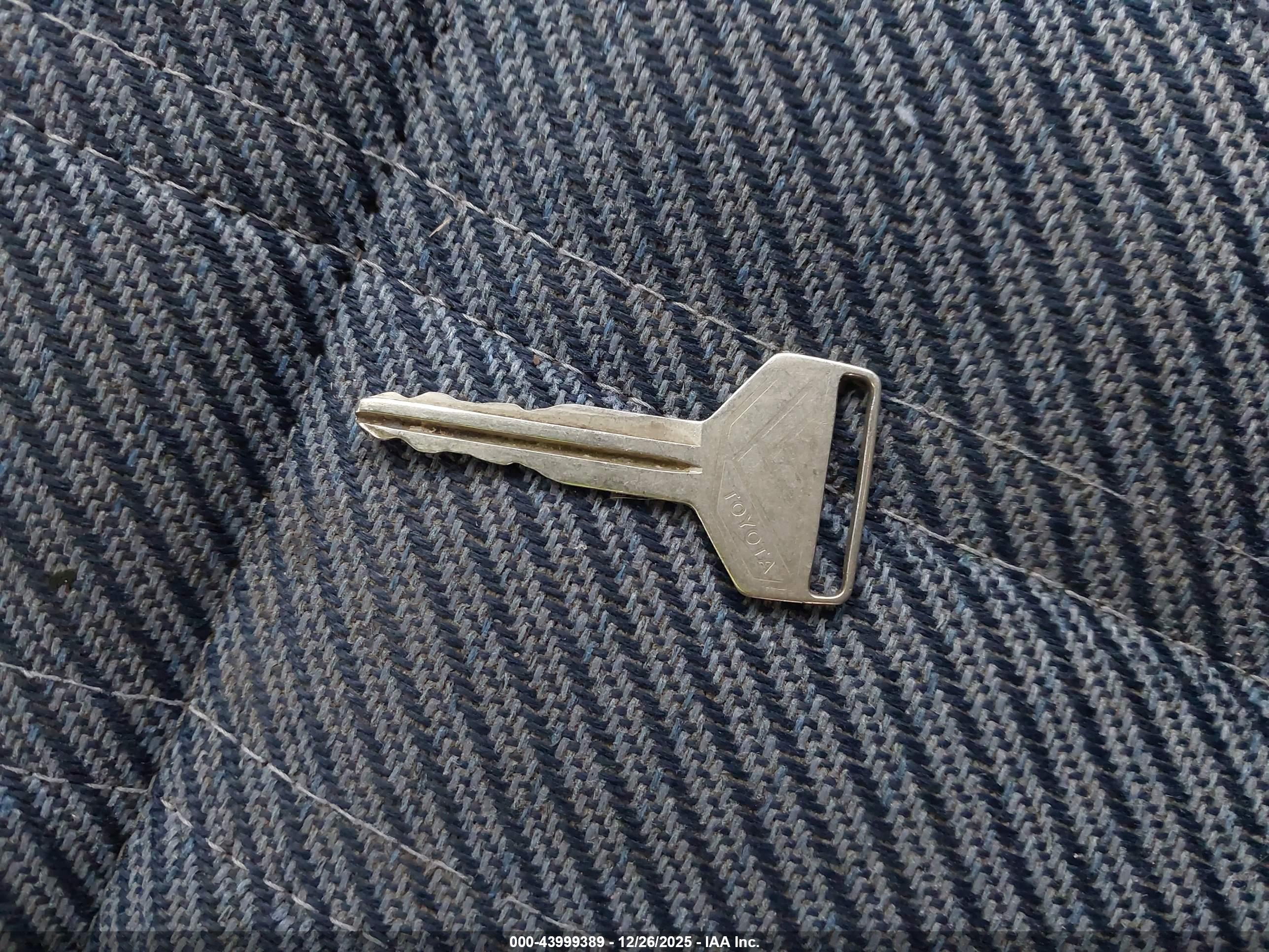 TOYOTA PICKUP image 11