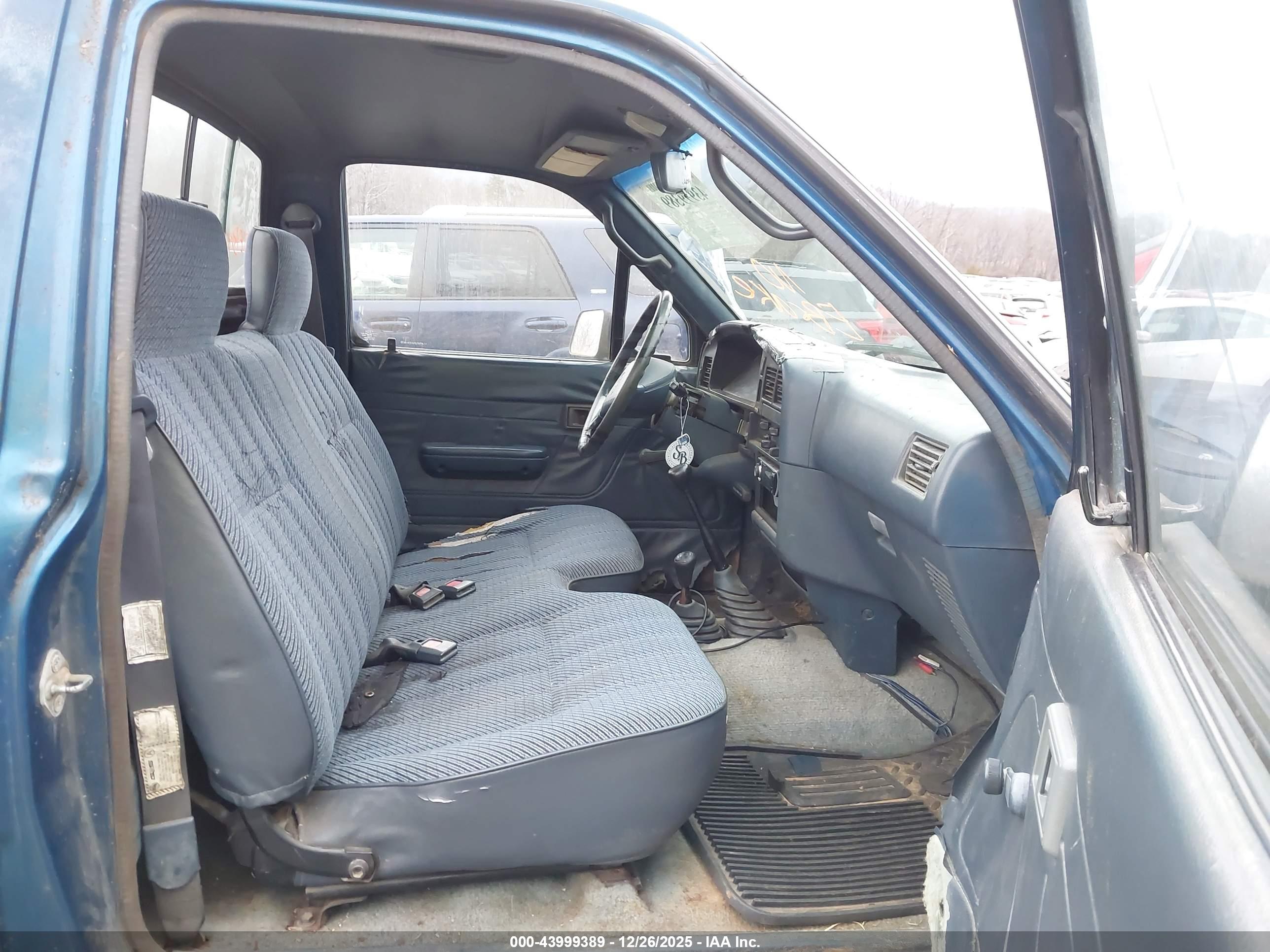 TOYOTA PICKUP image 5
