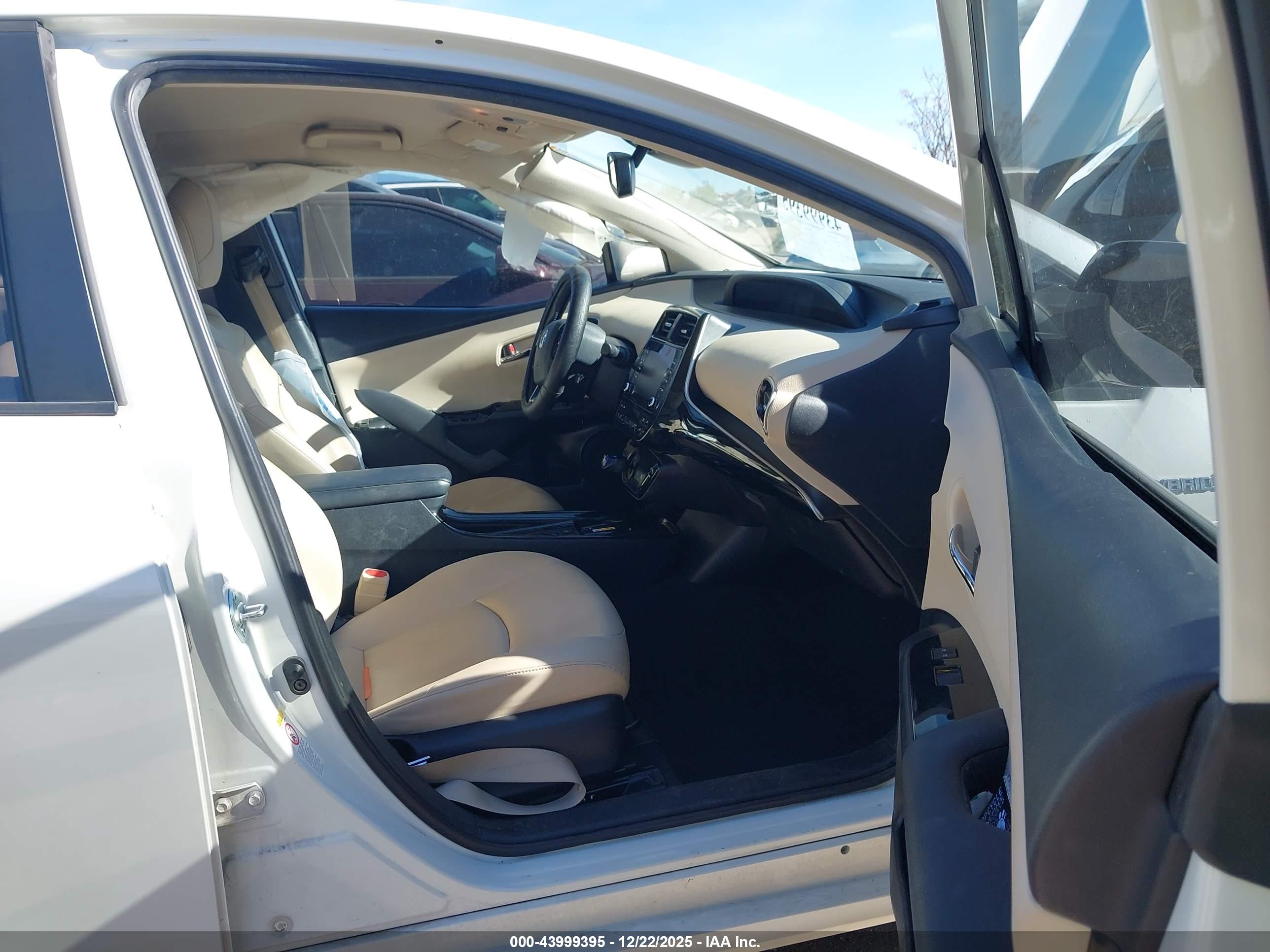 TOYOTA PRIUS image 5