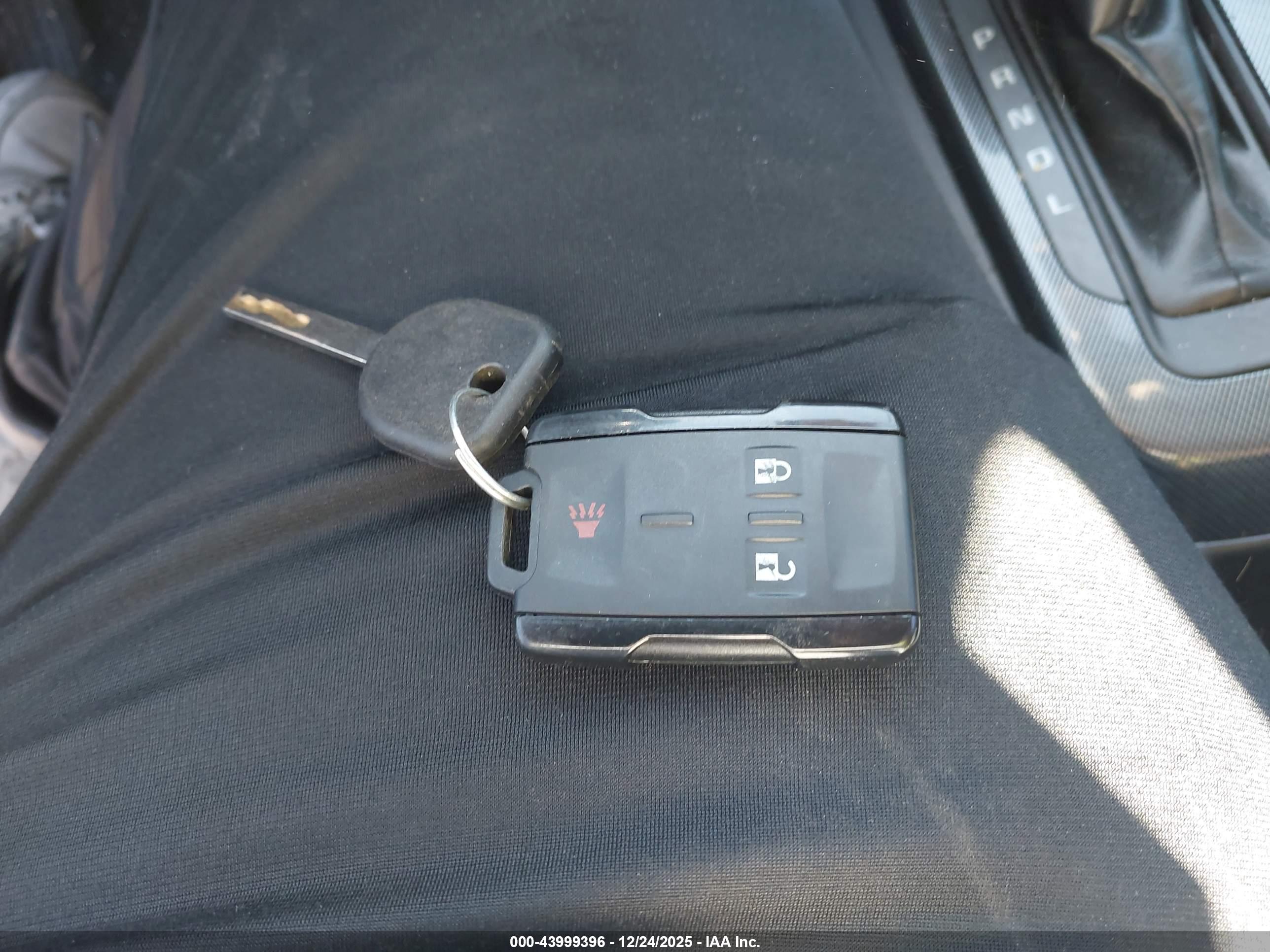 CHEVROLET COLORADO image 11