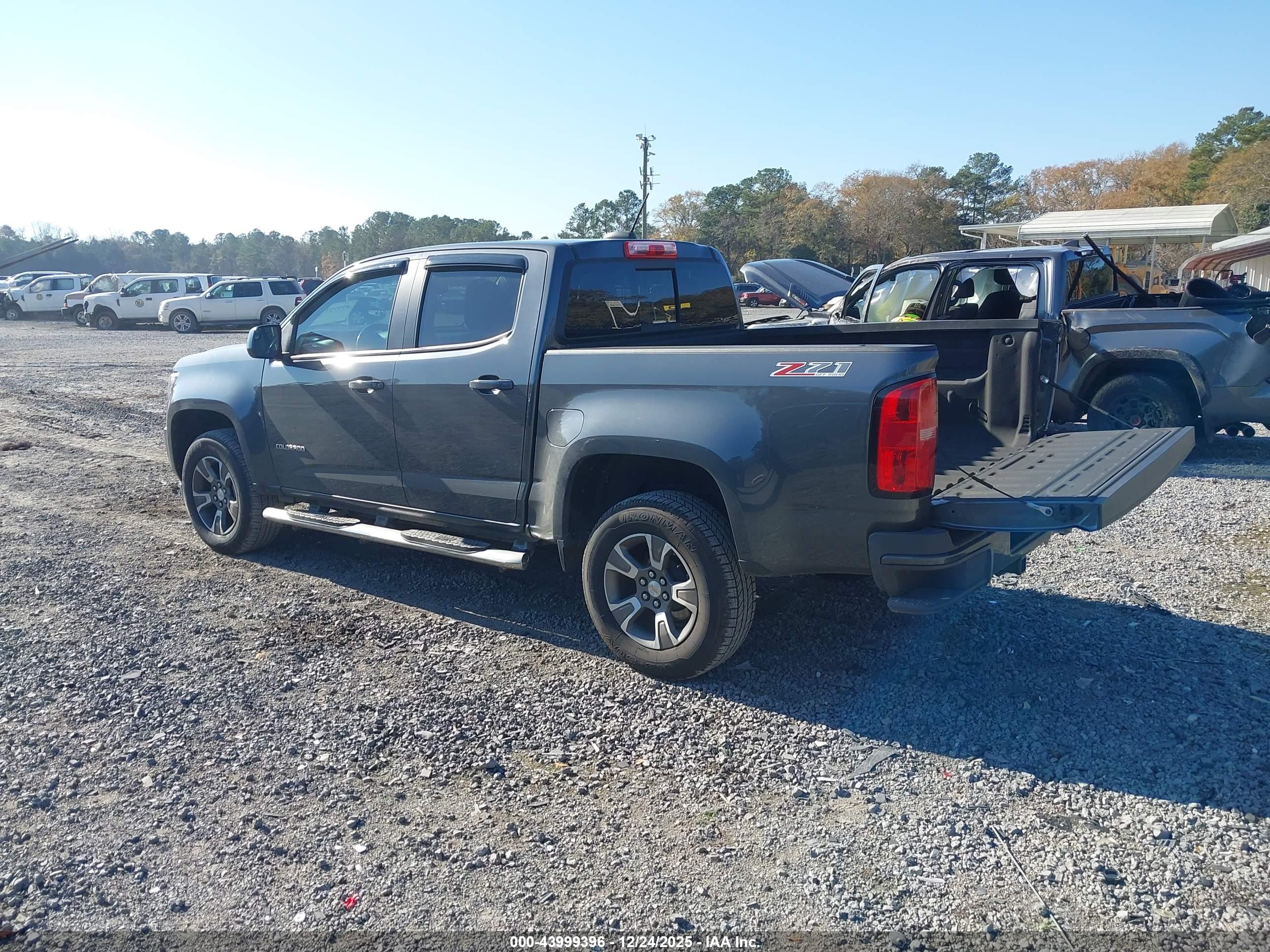 CHEVROLET COLORADO image 3