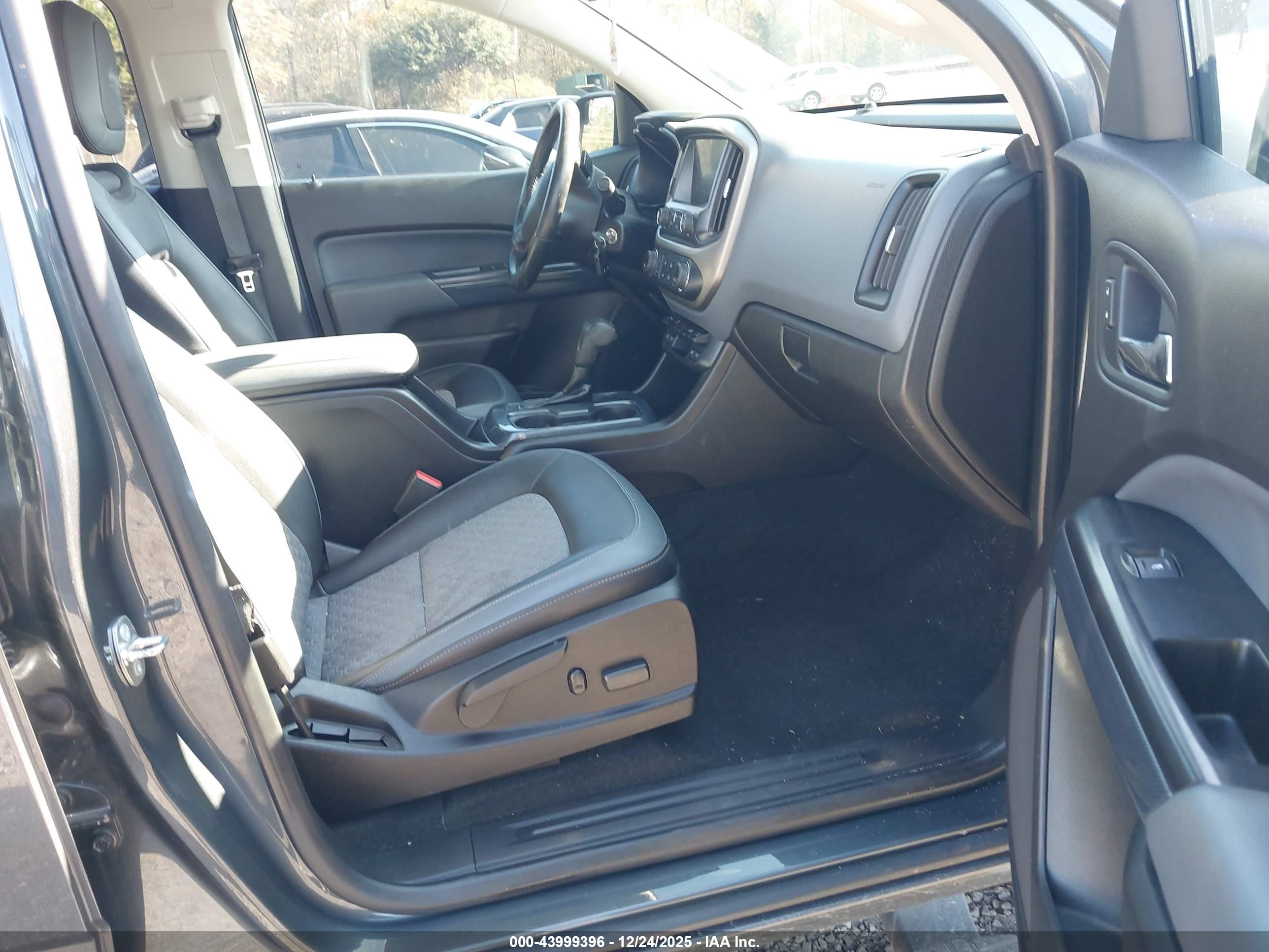 CHEVROLET COLORADO image 5