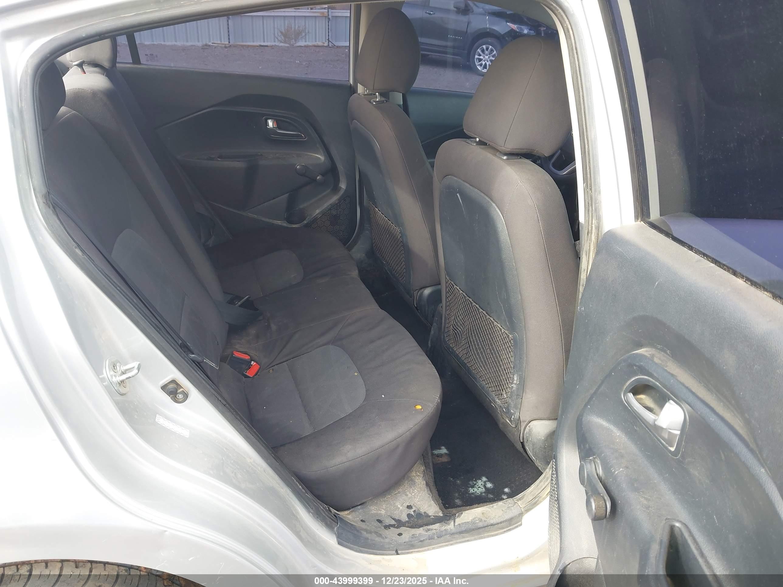 KIA RIO image 8