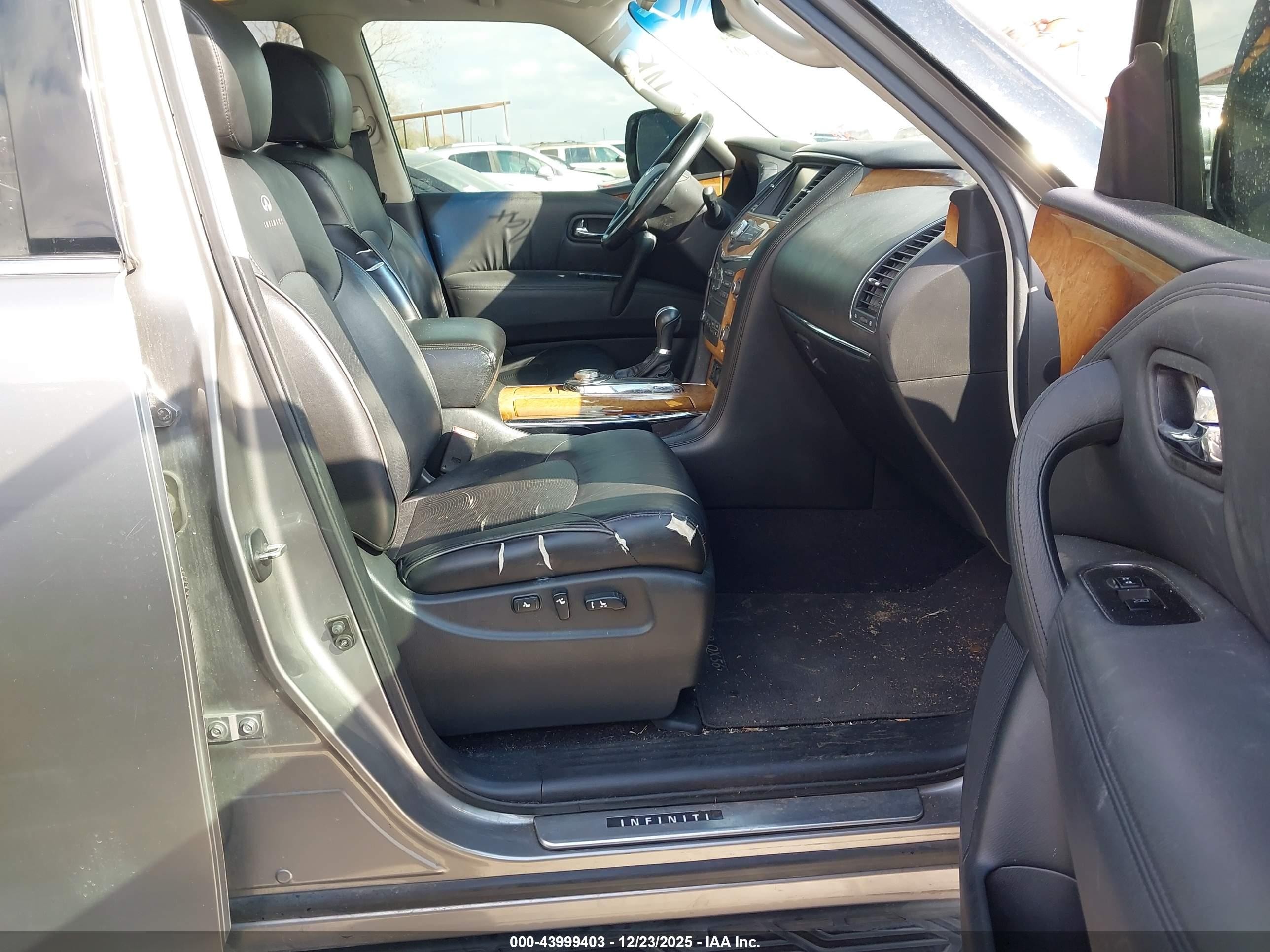 INFINITI QX56 image 5