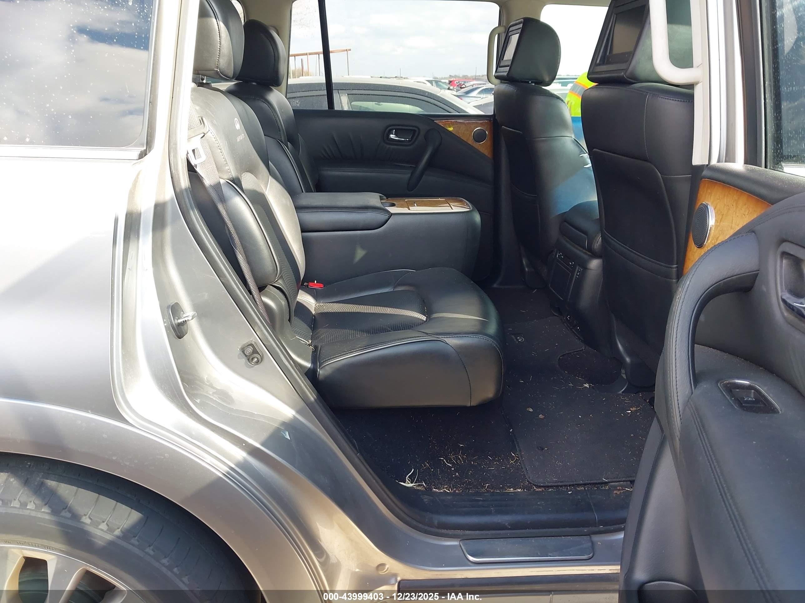 INFINITI QX56 image 8