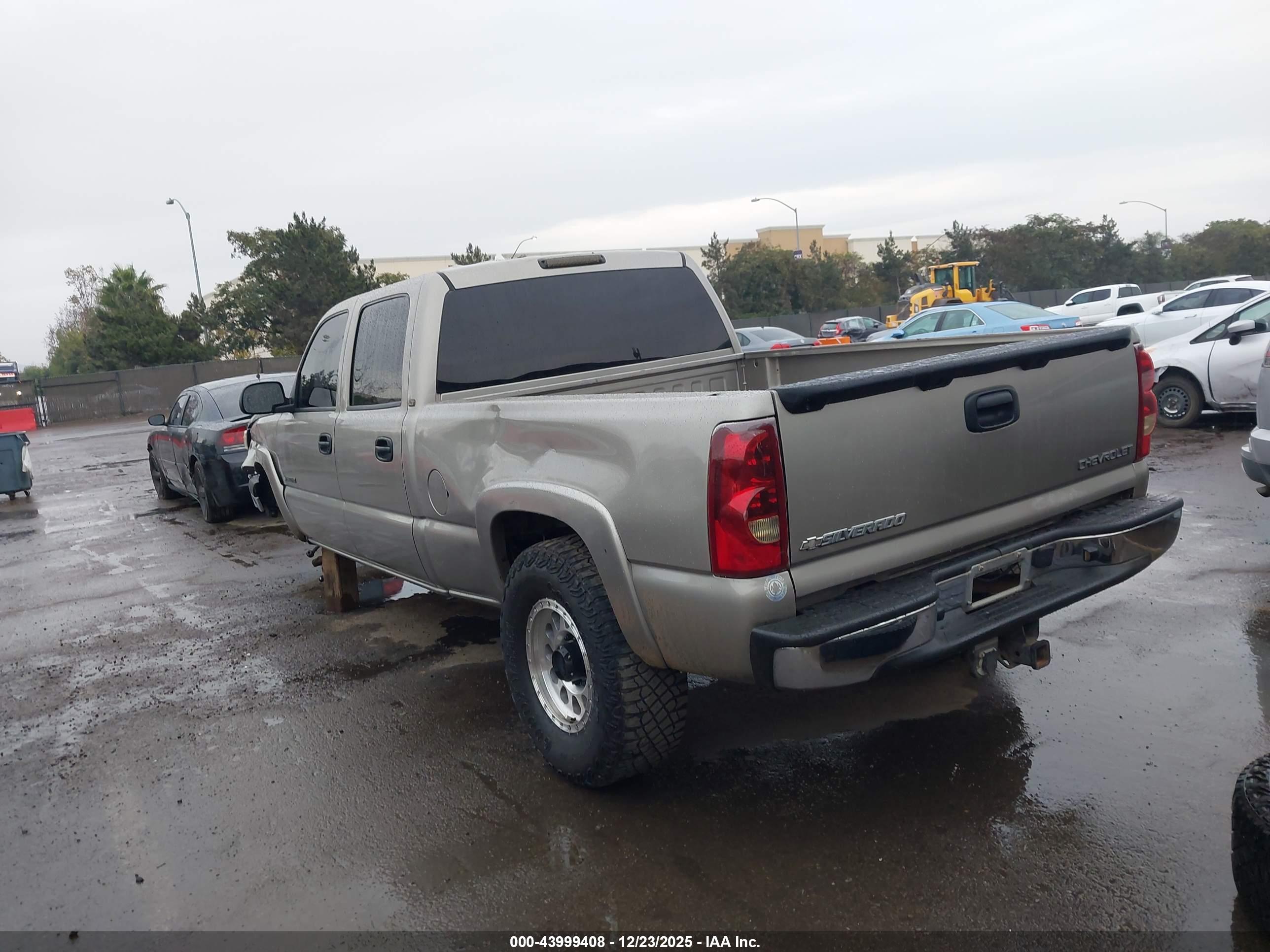 CHEVROLET SILVERADO image 3
