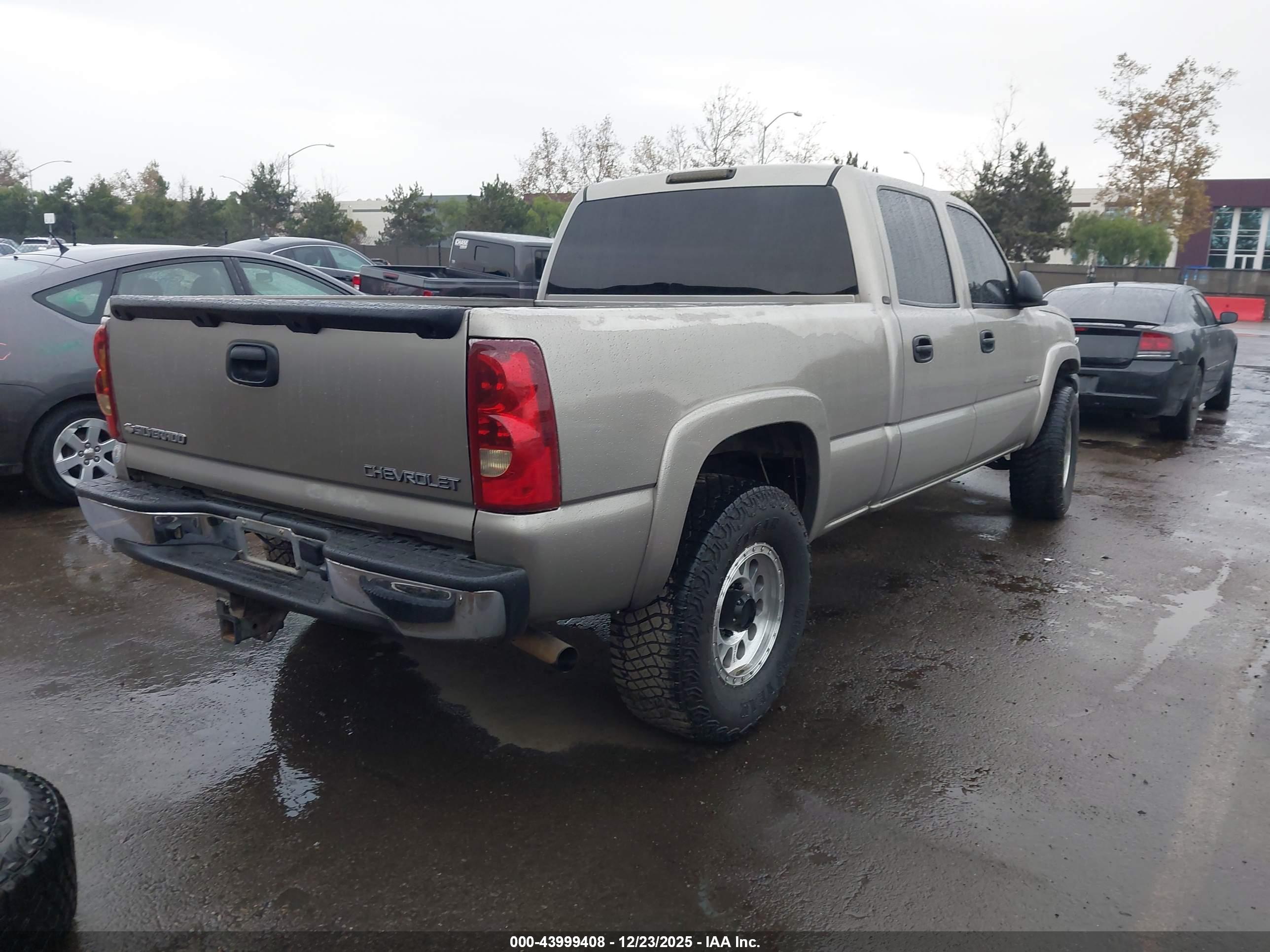 CHEVROLET SILVERADO image 4