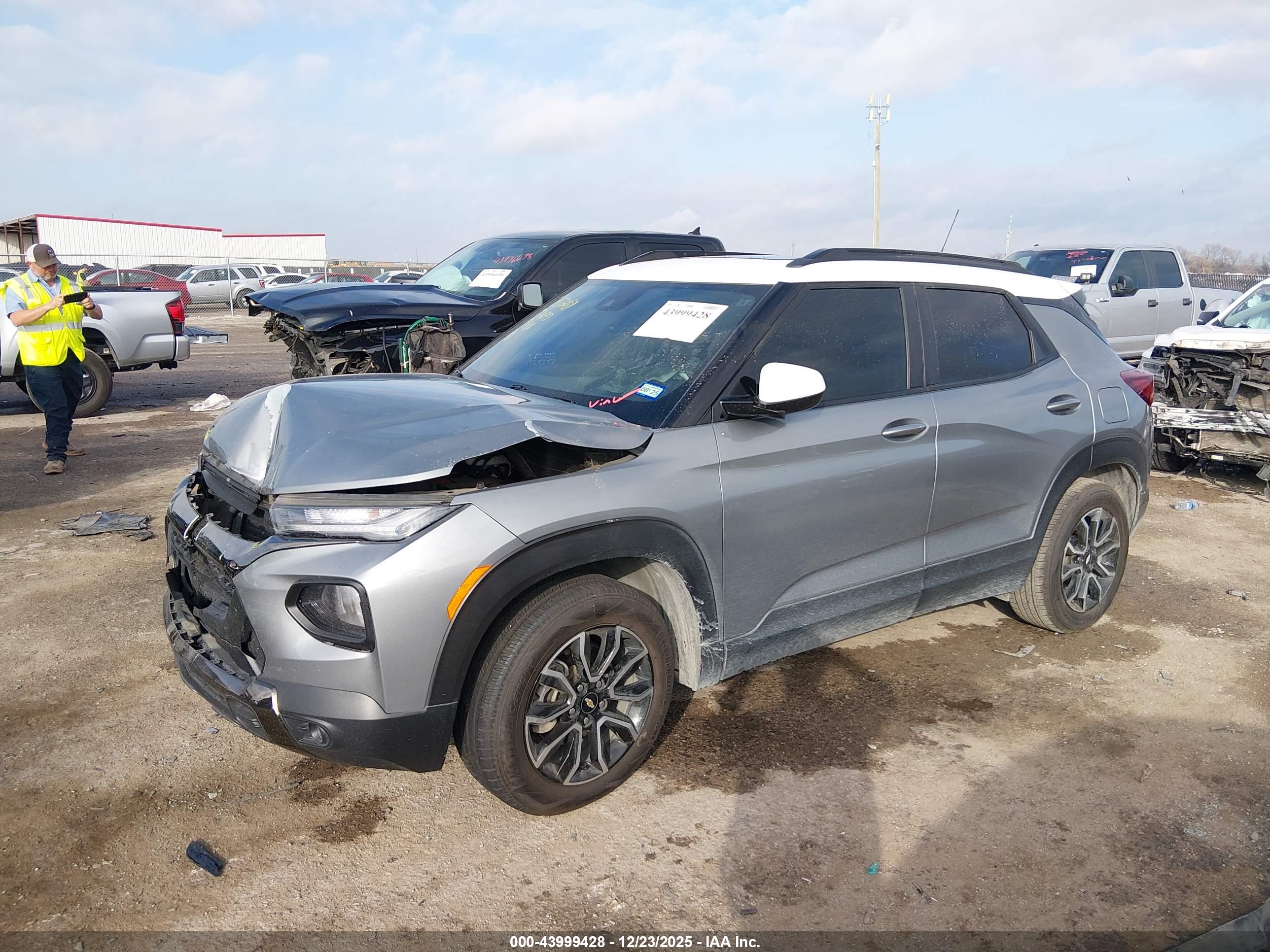 CHEVROLET TRAILBLAZER image 2
