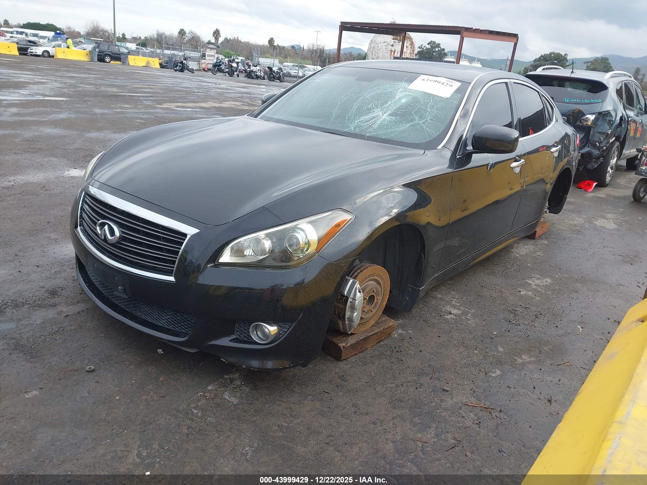 INFINITI M37 image 2