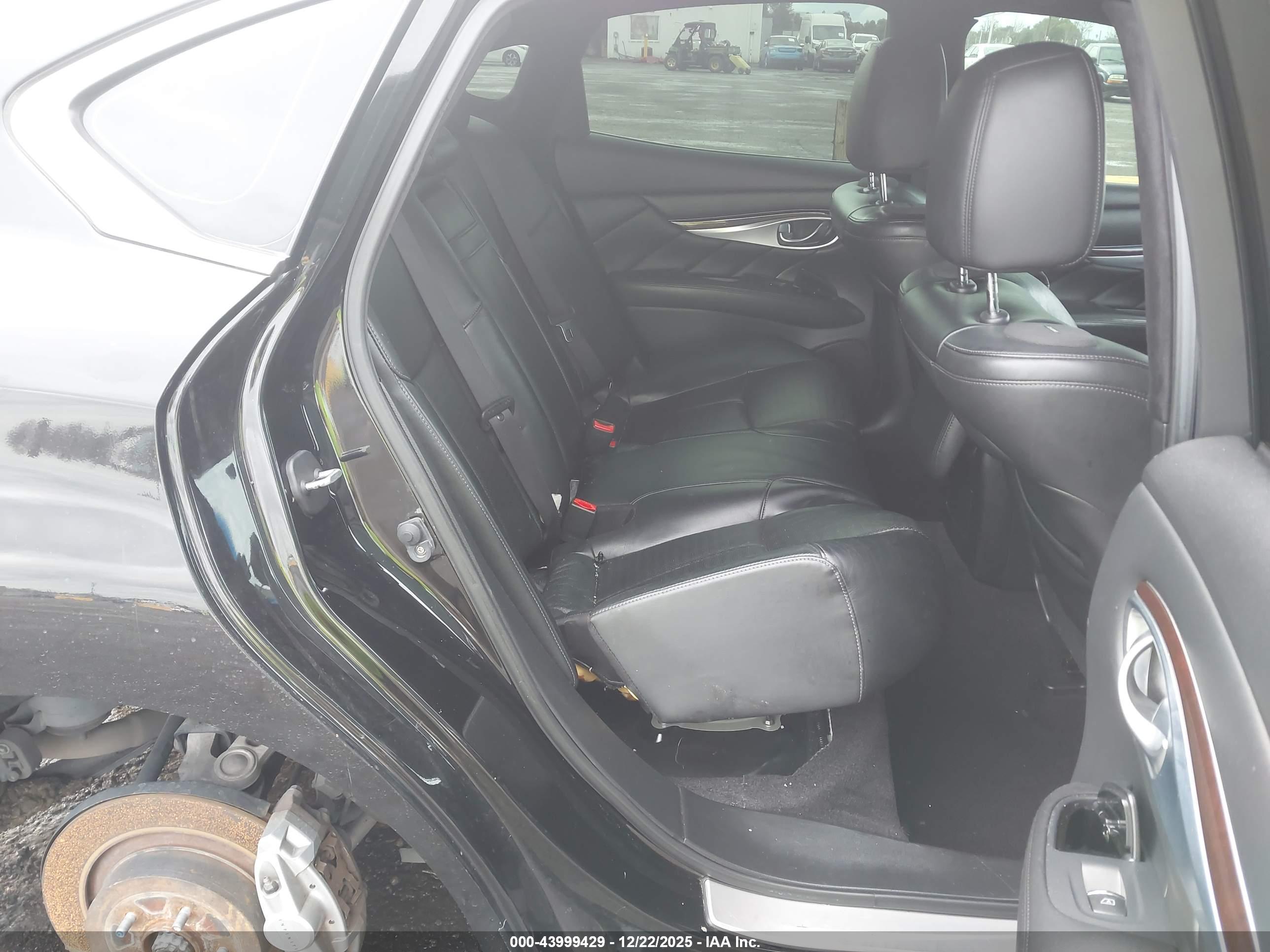 INFINITI M37 image 8