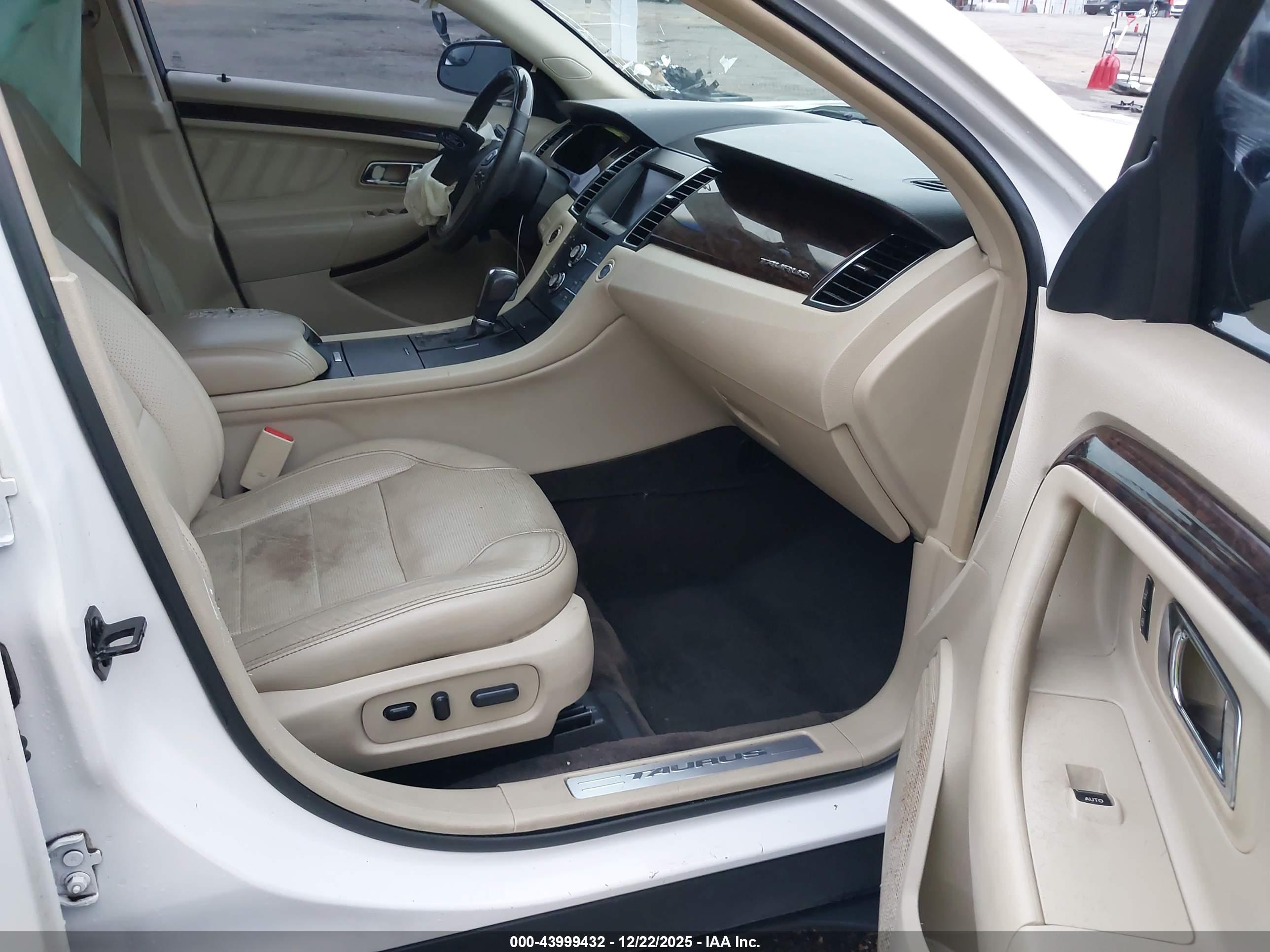 FORD TAURUS image 5