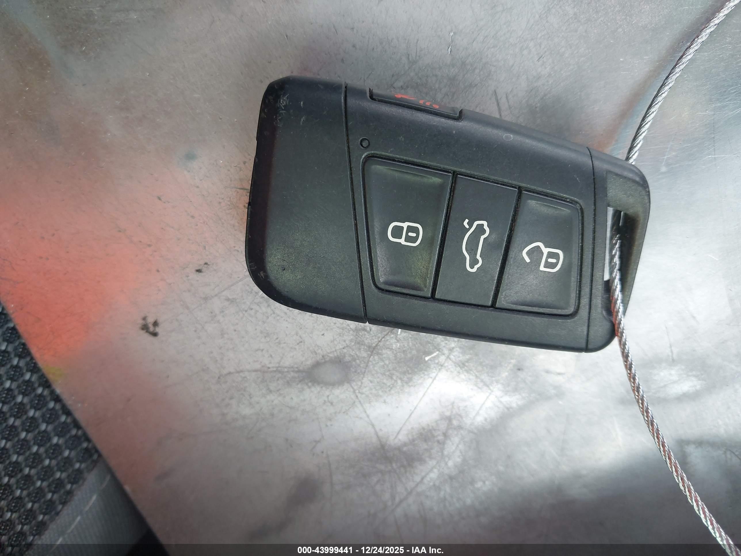 VOLKSWAGEN TAOS image 11