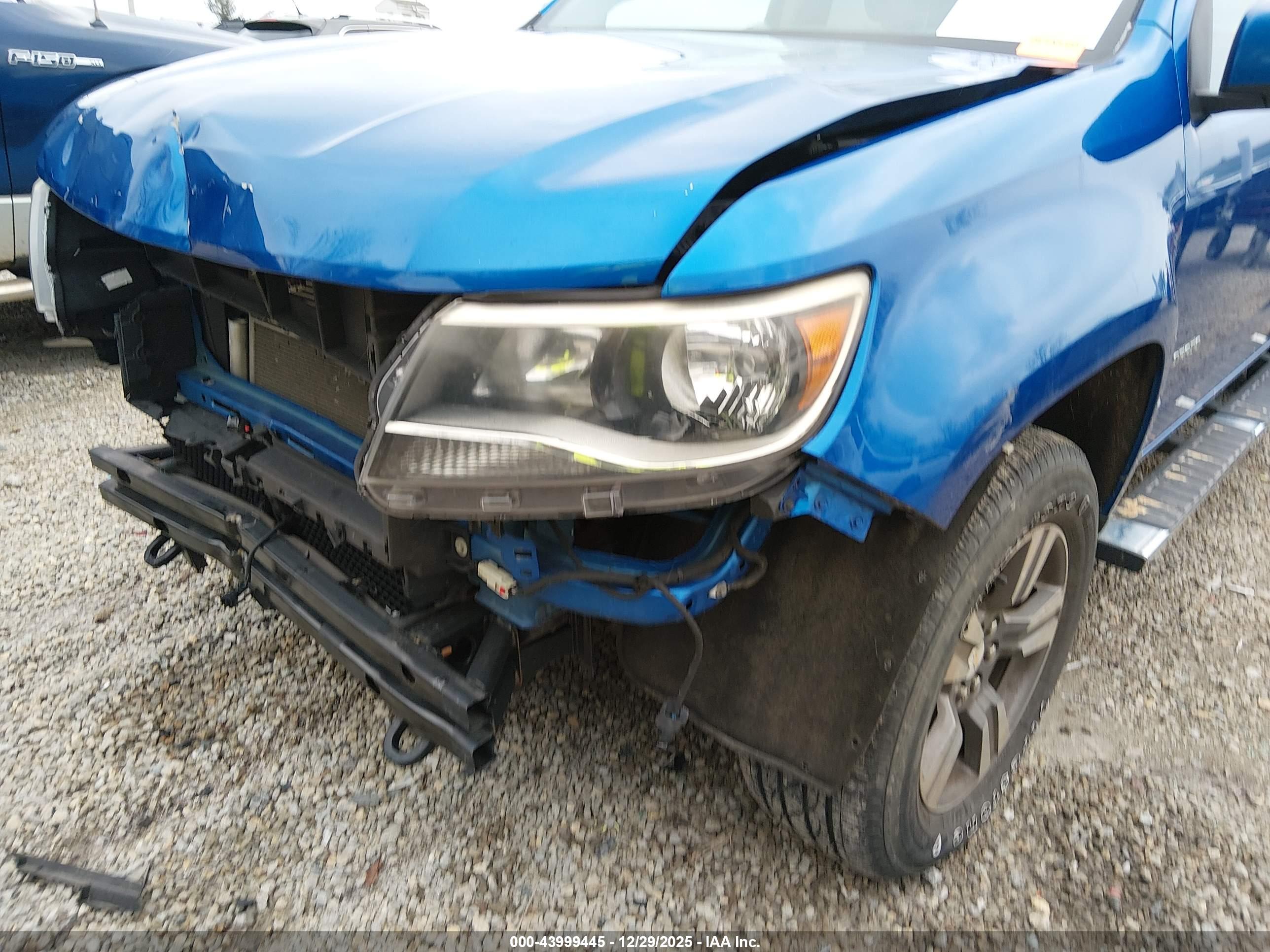 CHEVROLET COLORADO image 6