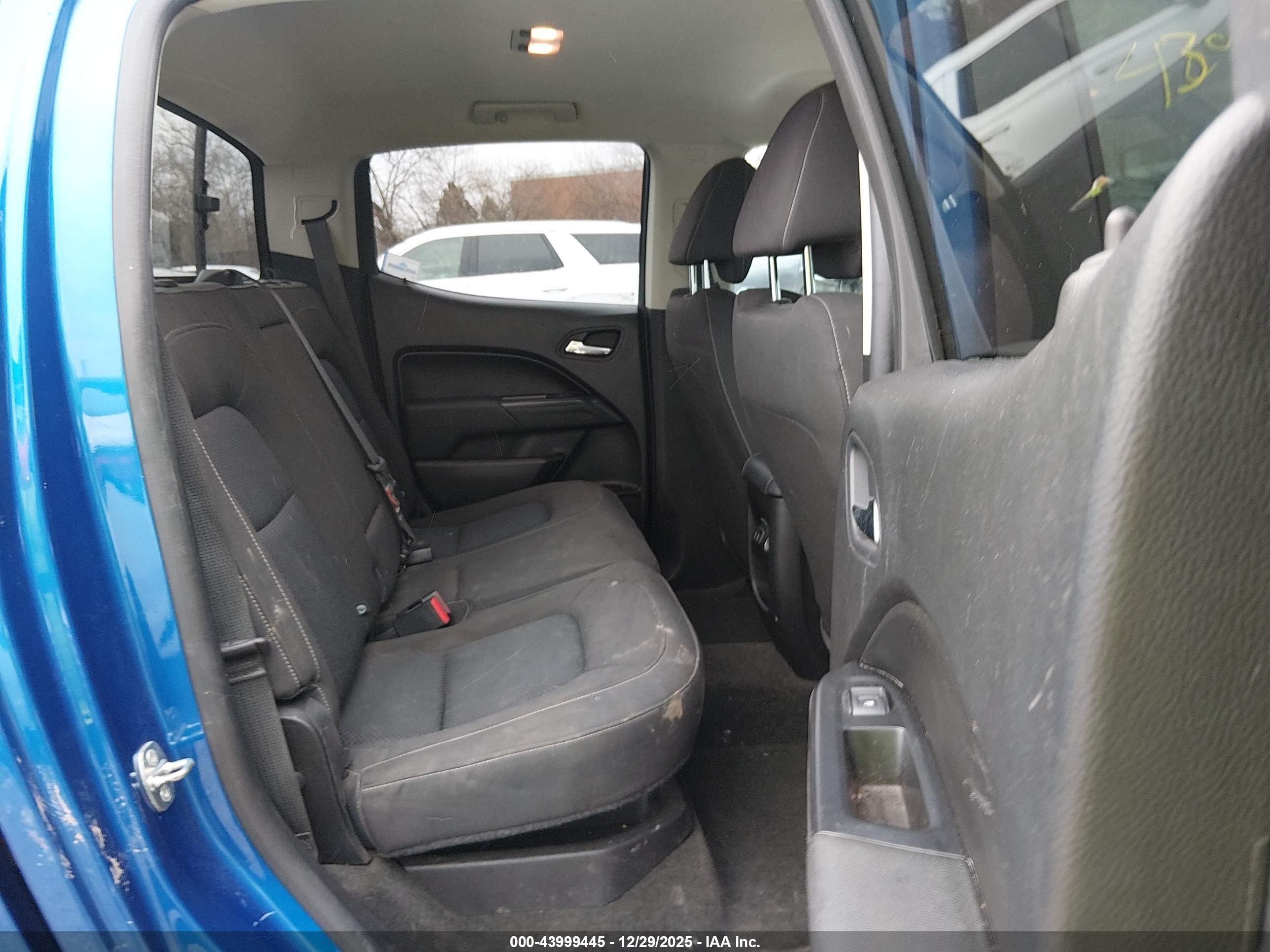 CHEVROLET COLORADO image 8