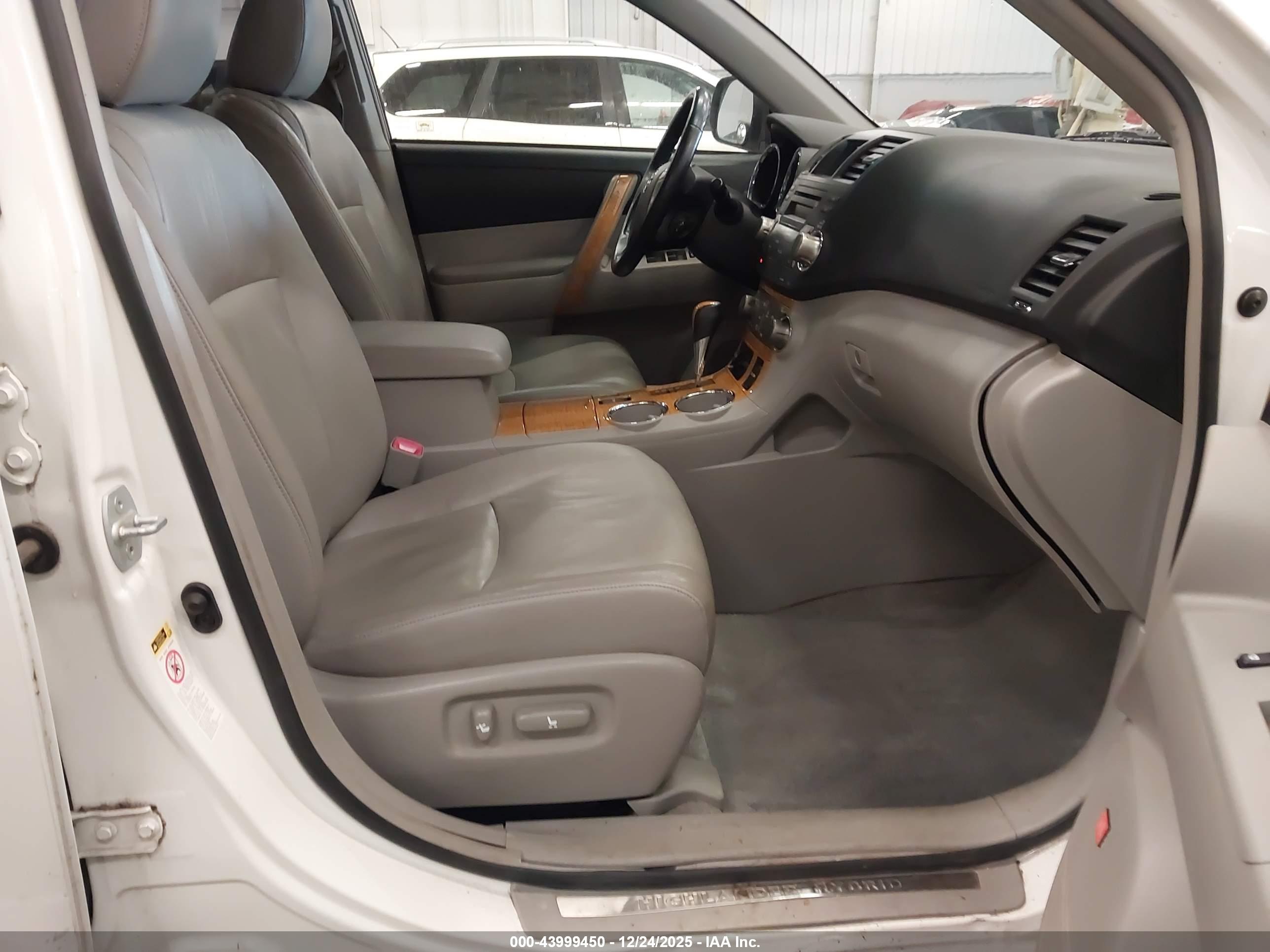 TOYOTA HIGHLANDER image 5
