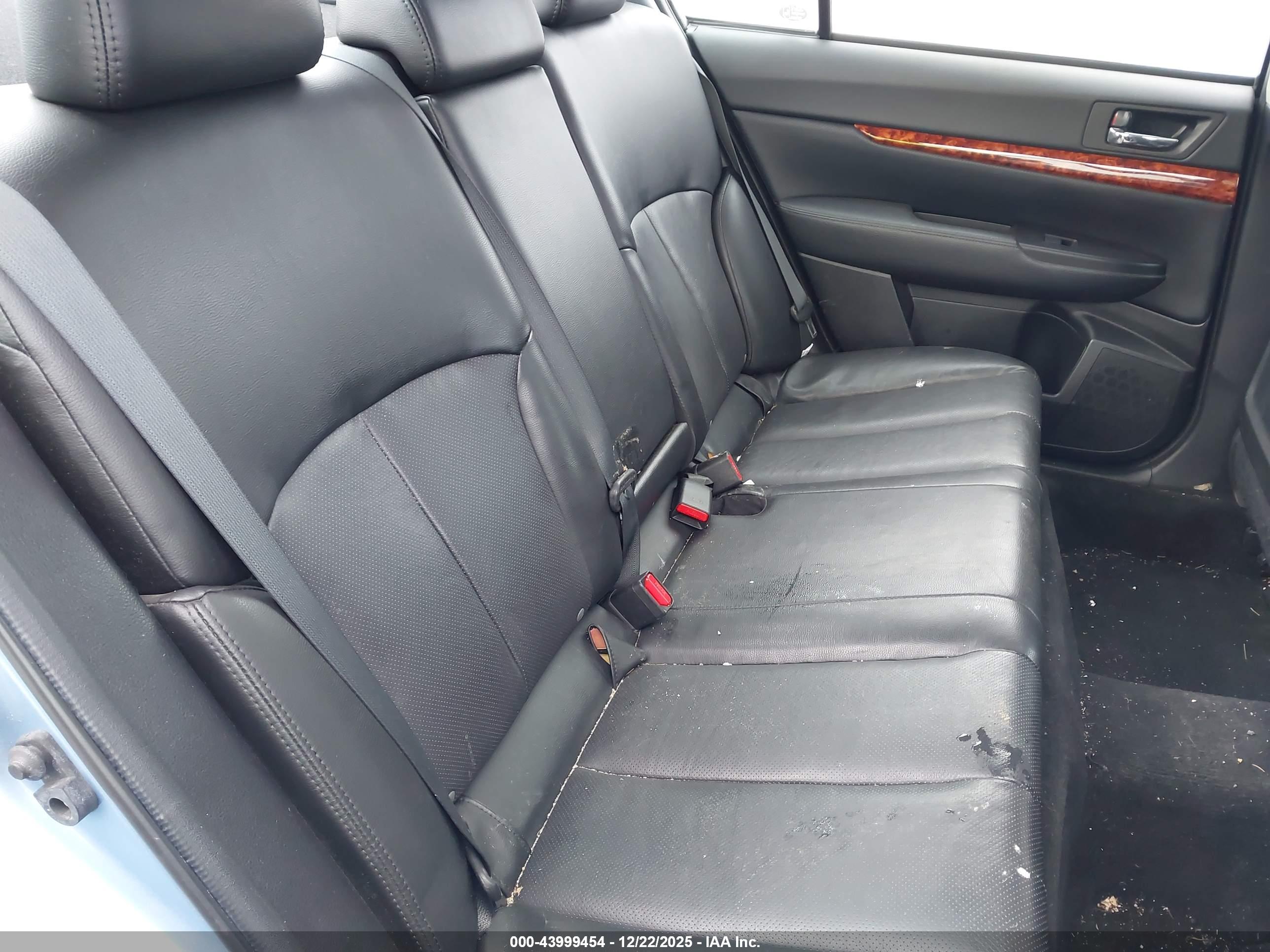SUBARU LEGACY image 8