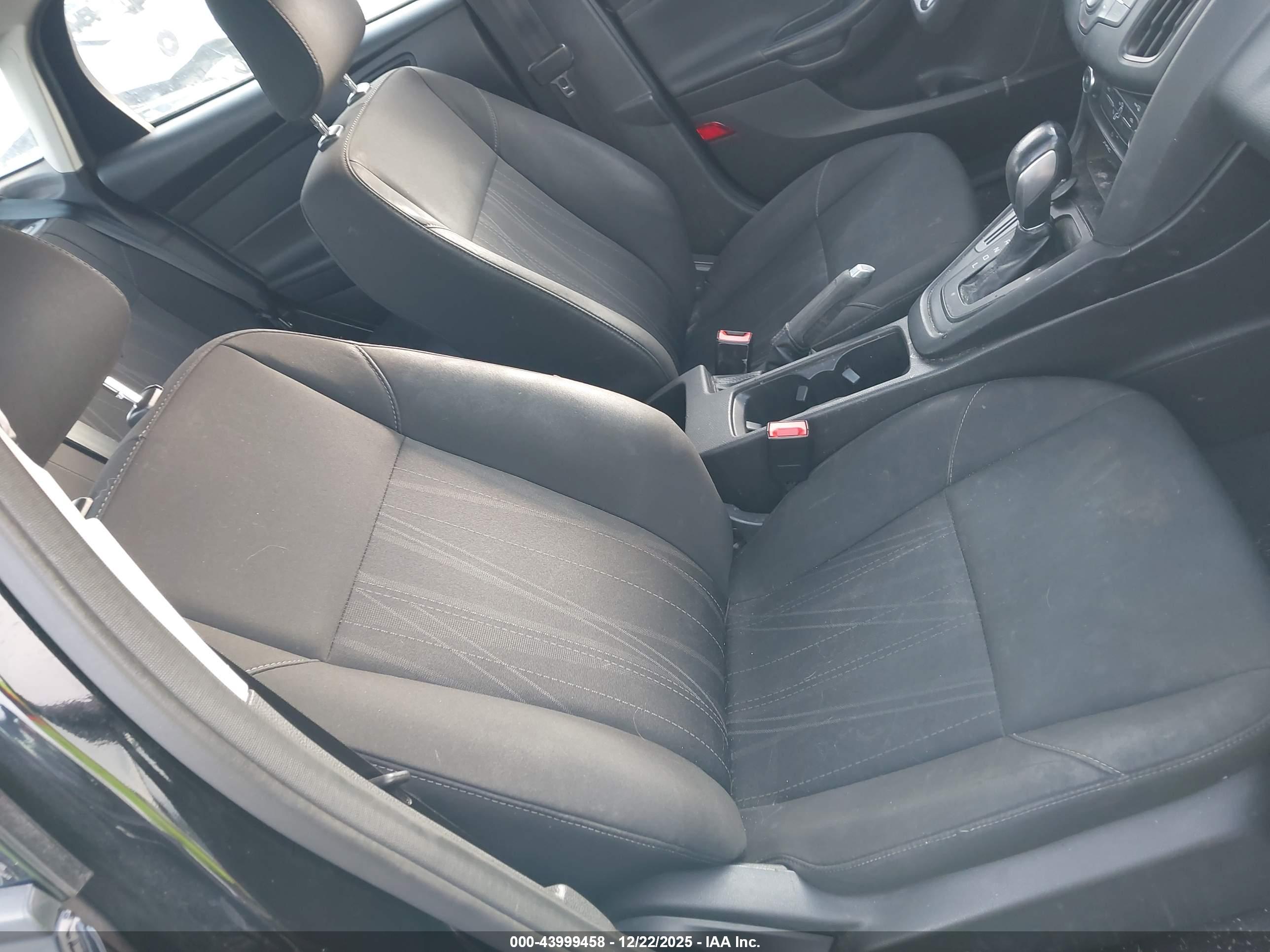 FORD FOCUS image 8