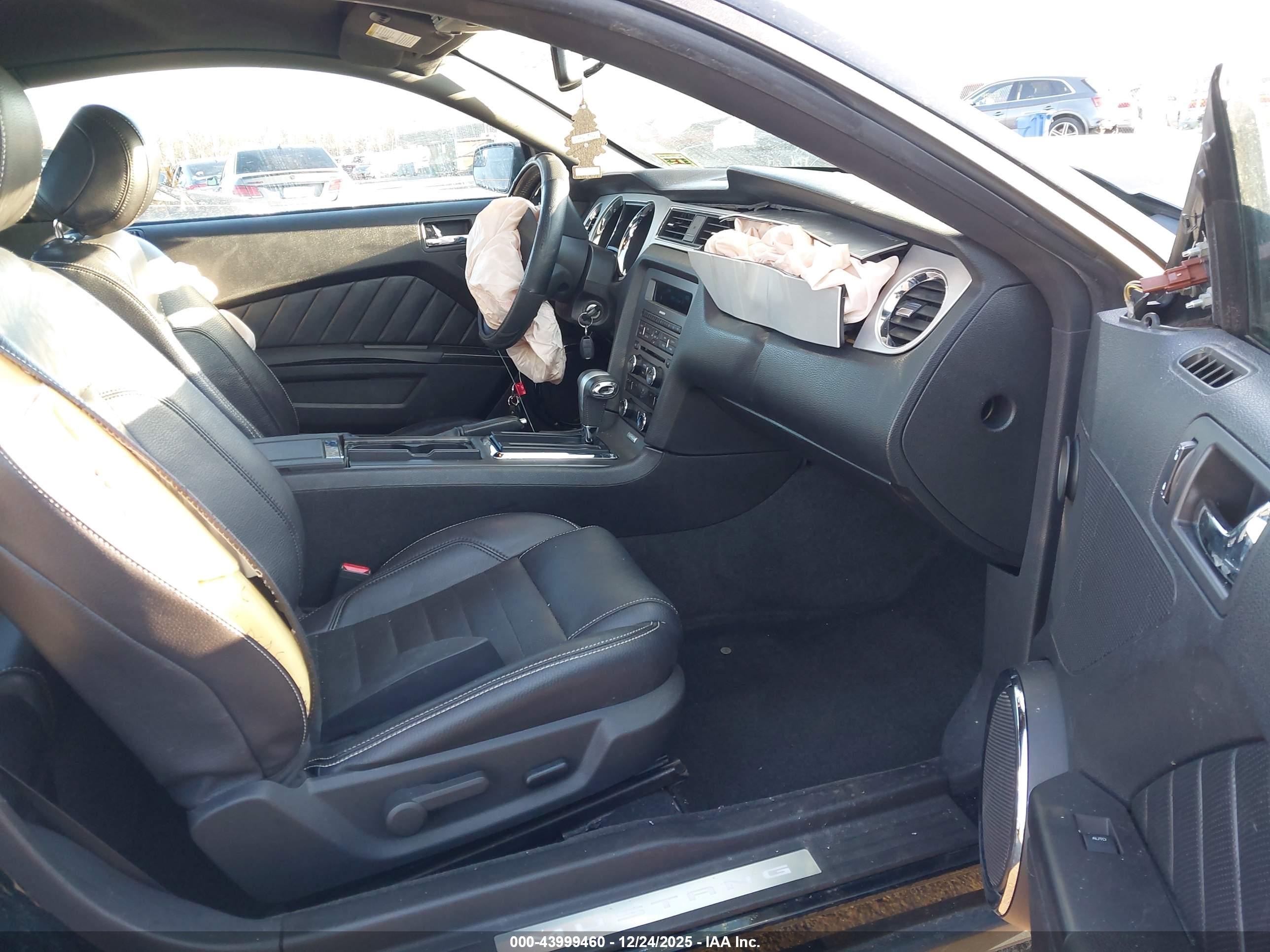 FORD MUSTANG image 5