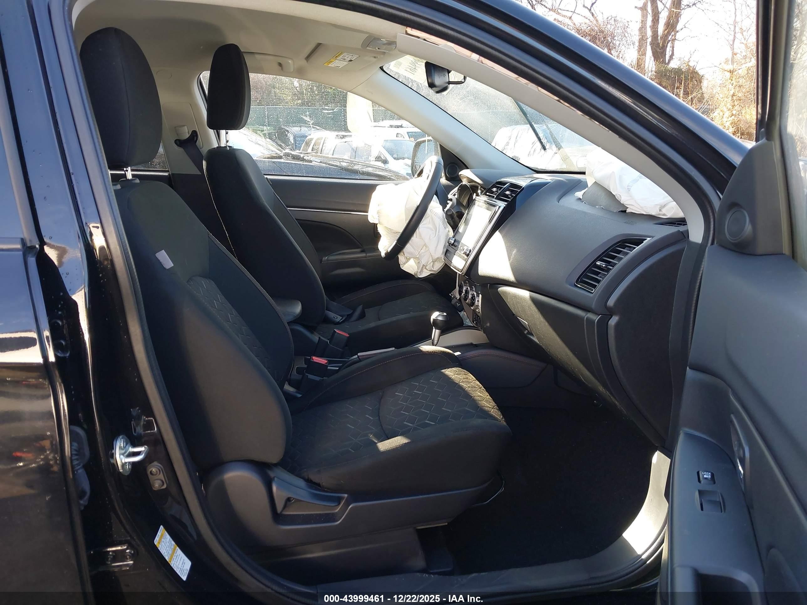 MITSUBISHI OUTLANDER image 5