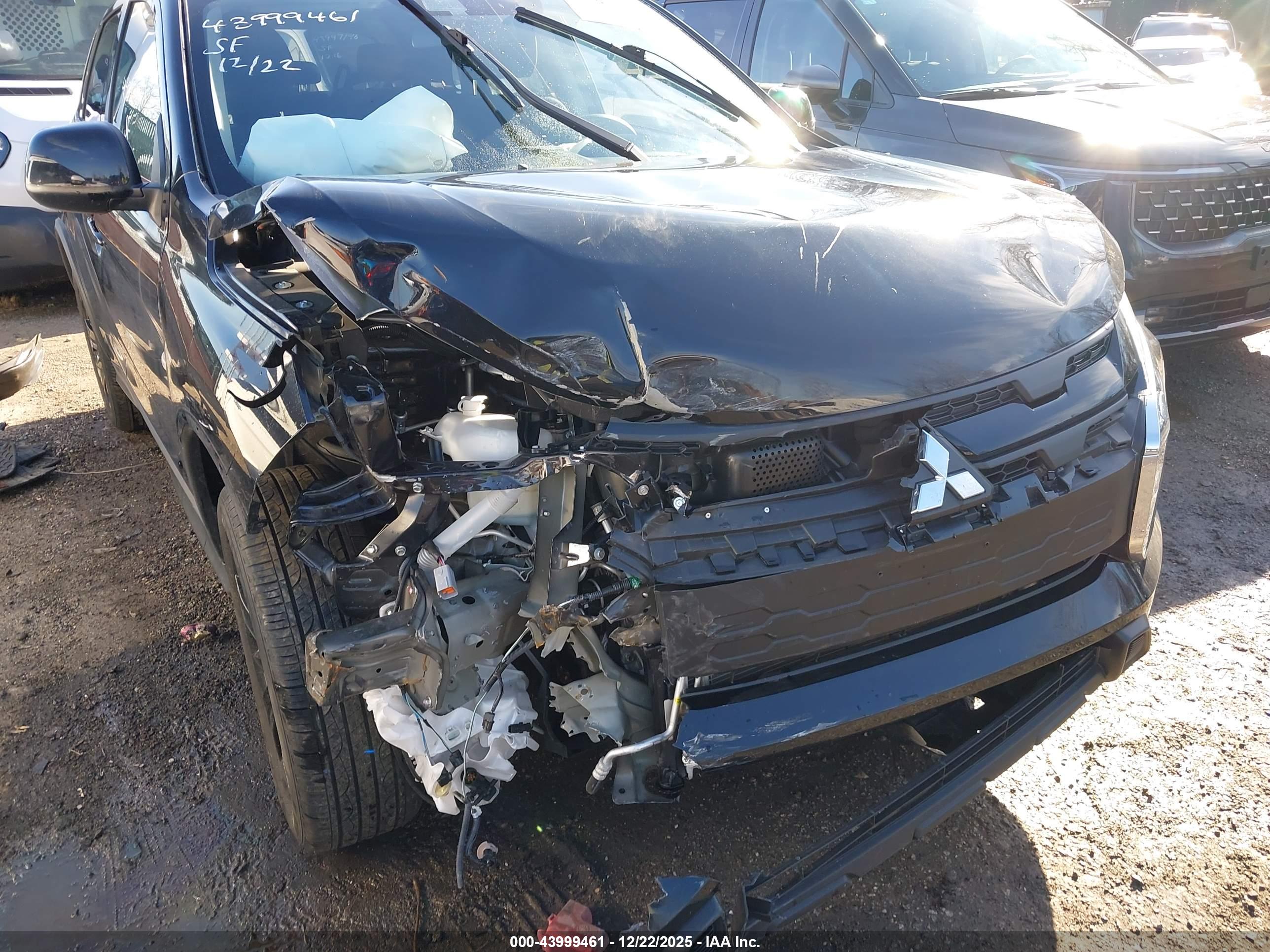 MITSUBISHI OUTLANDER image 6