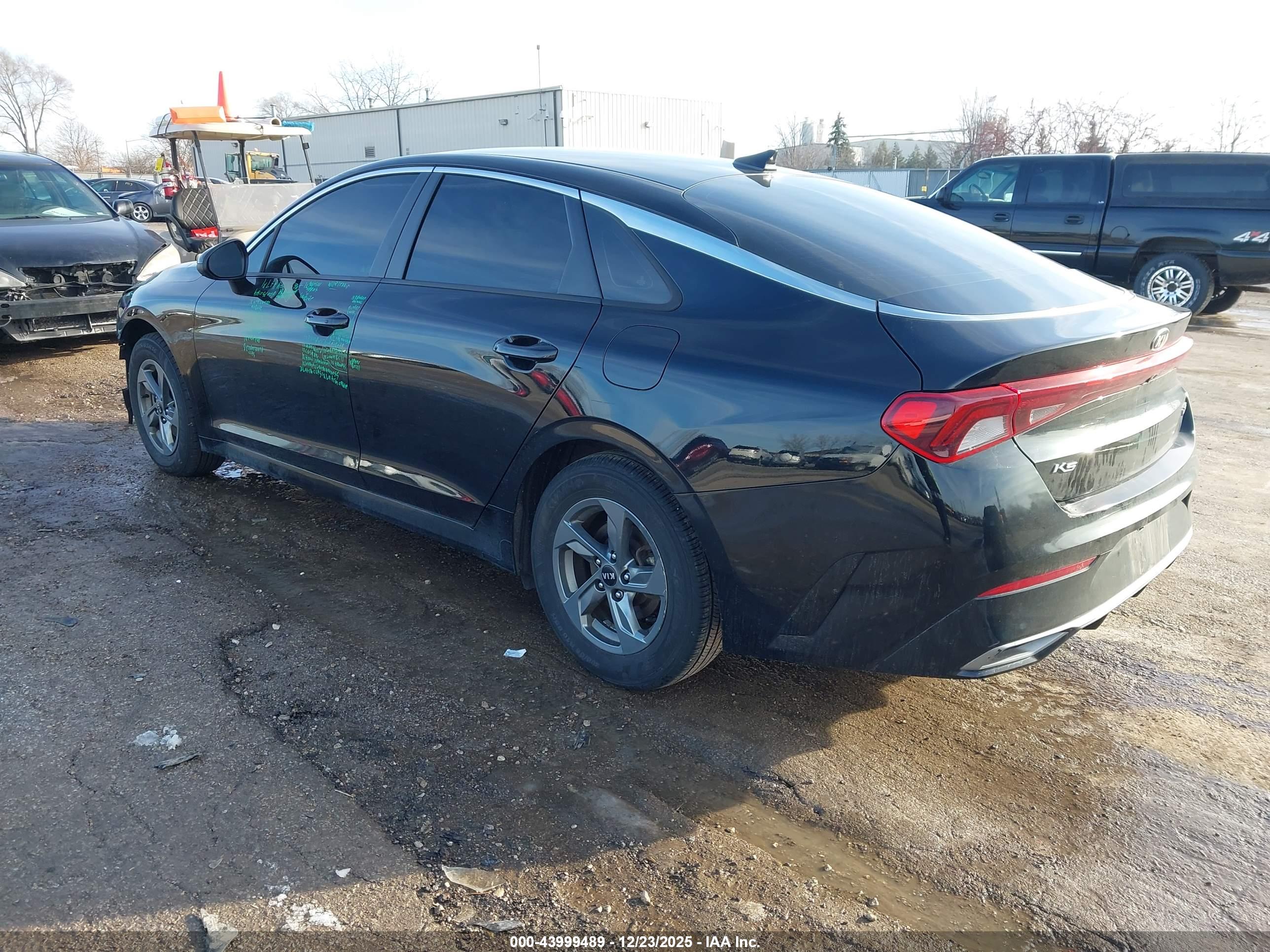 KIA K5 image 3