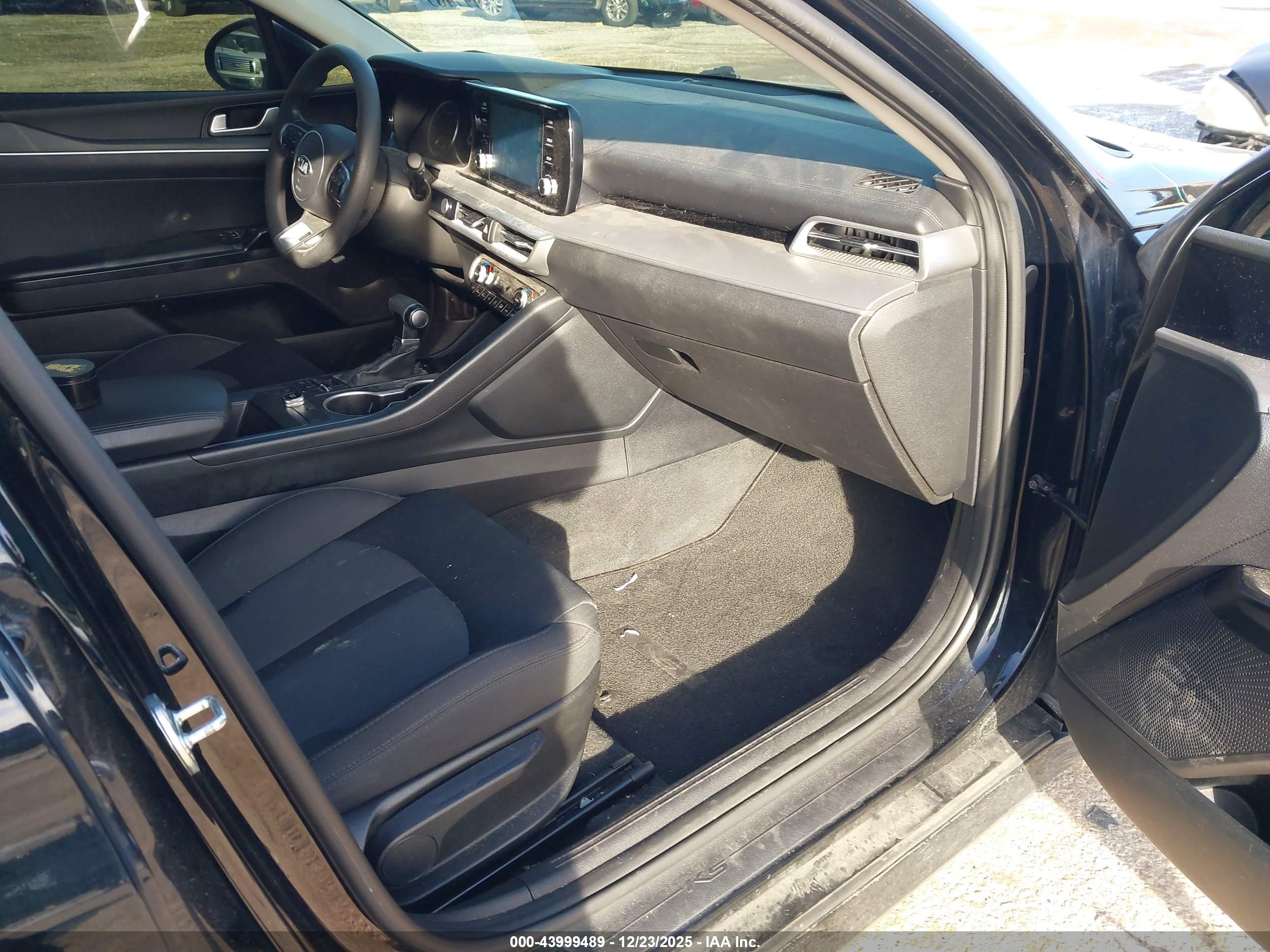 KIA K5 image 5