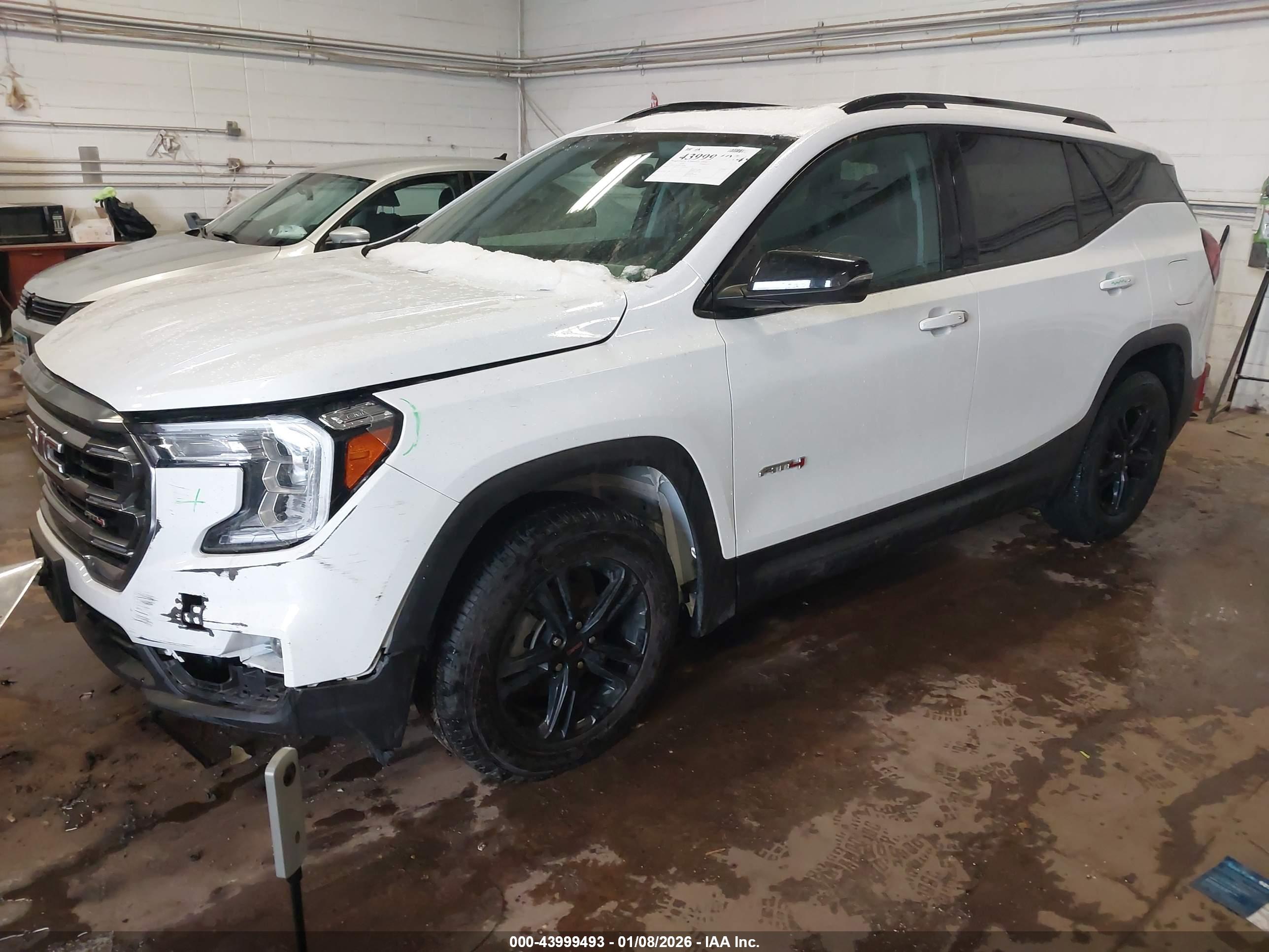 GMC TERRAIN image 2