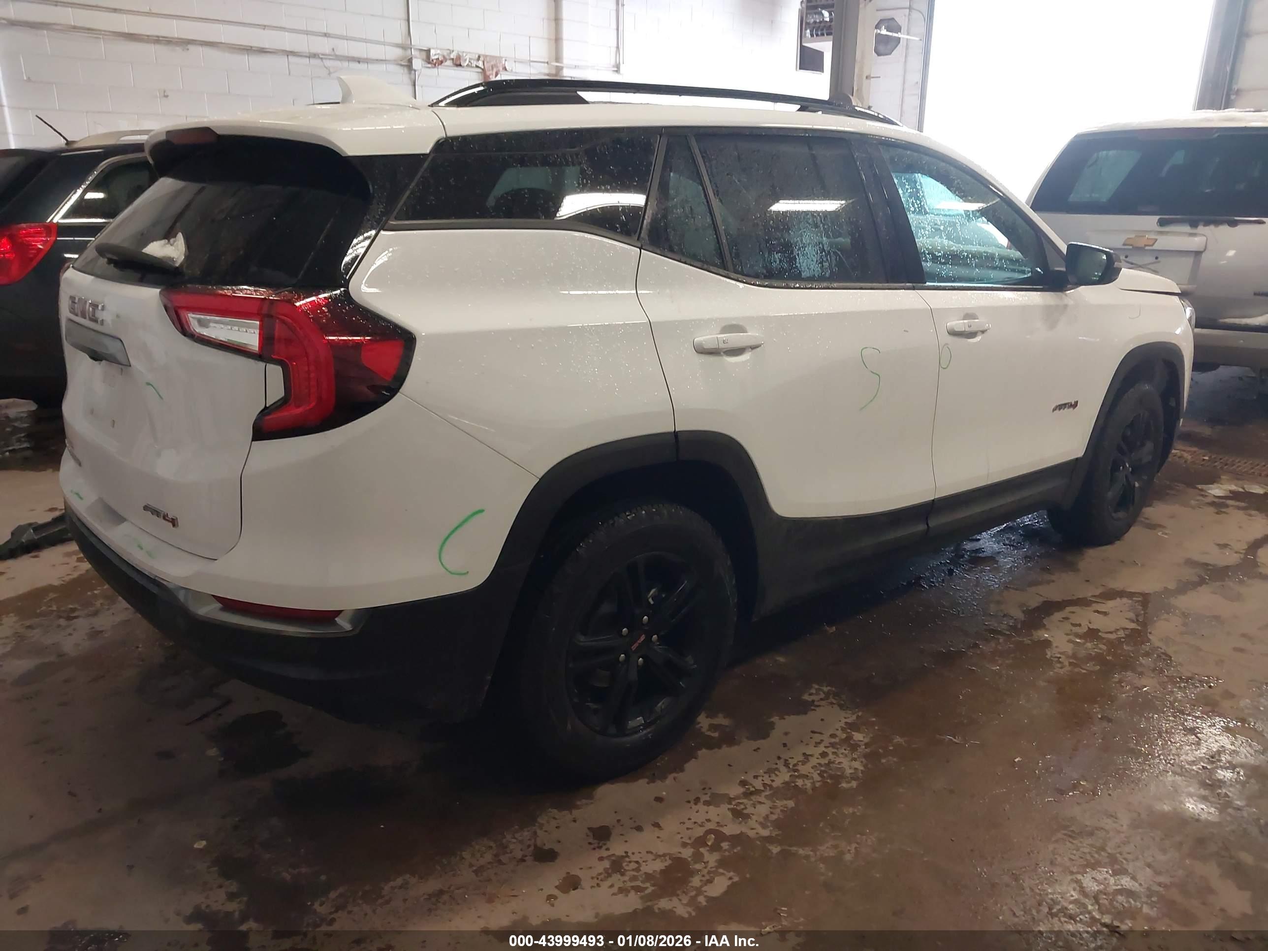 GMC TERRAIN image 4