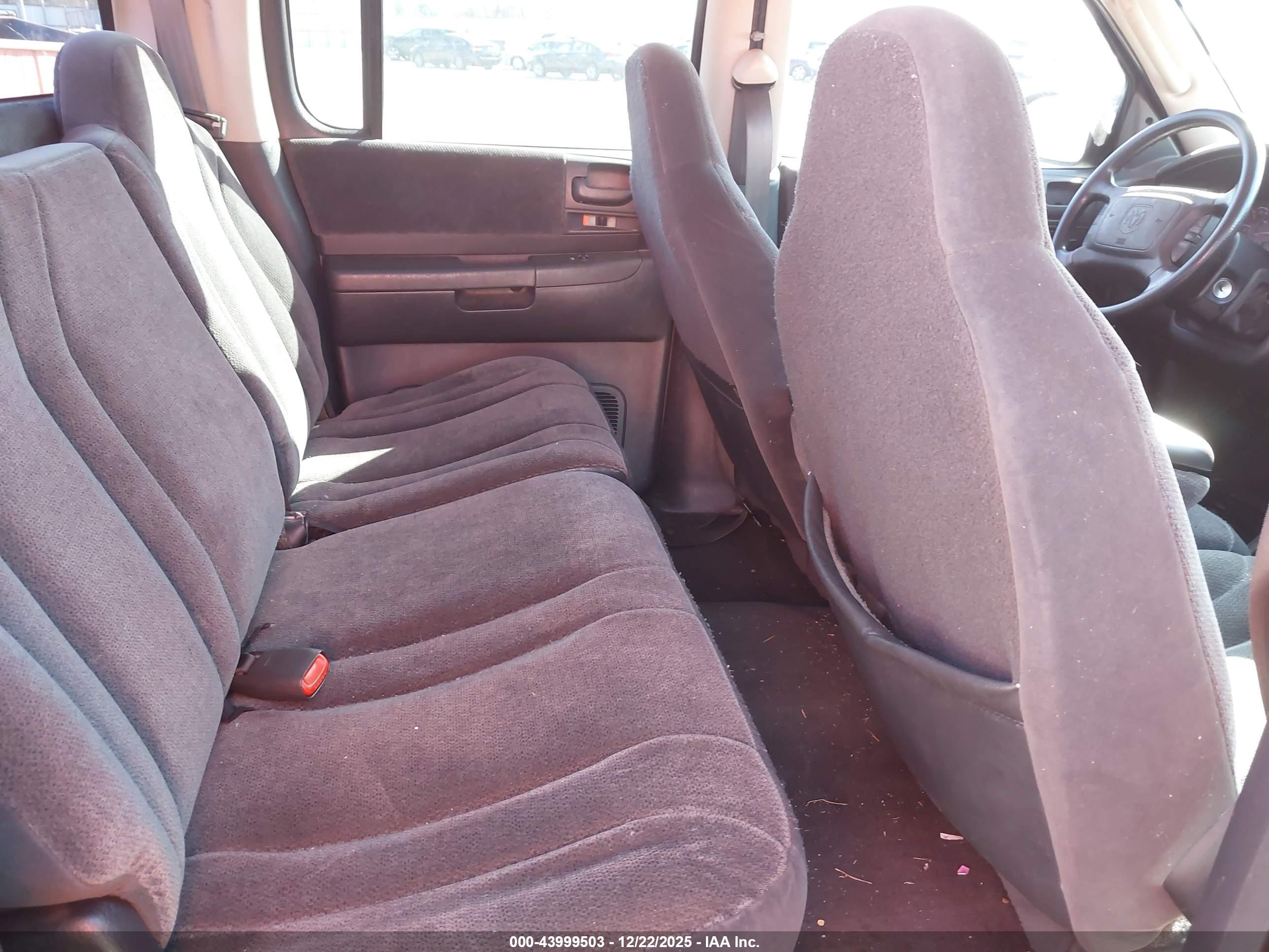 DODGE DAKOTA image 8