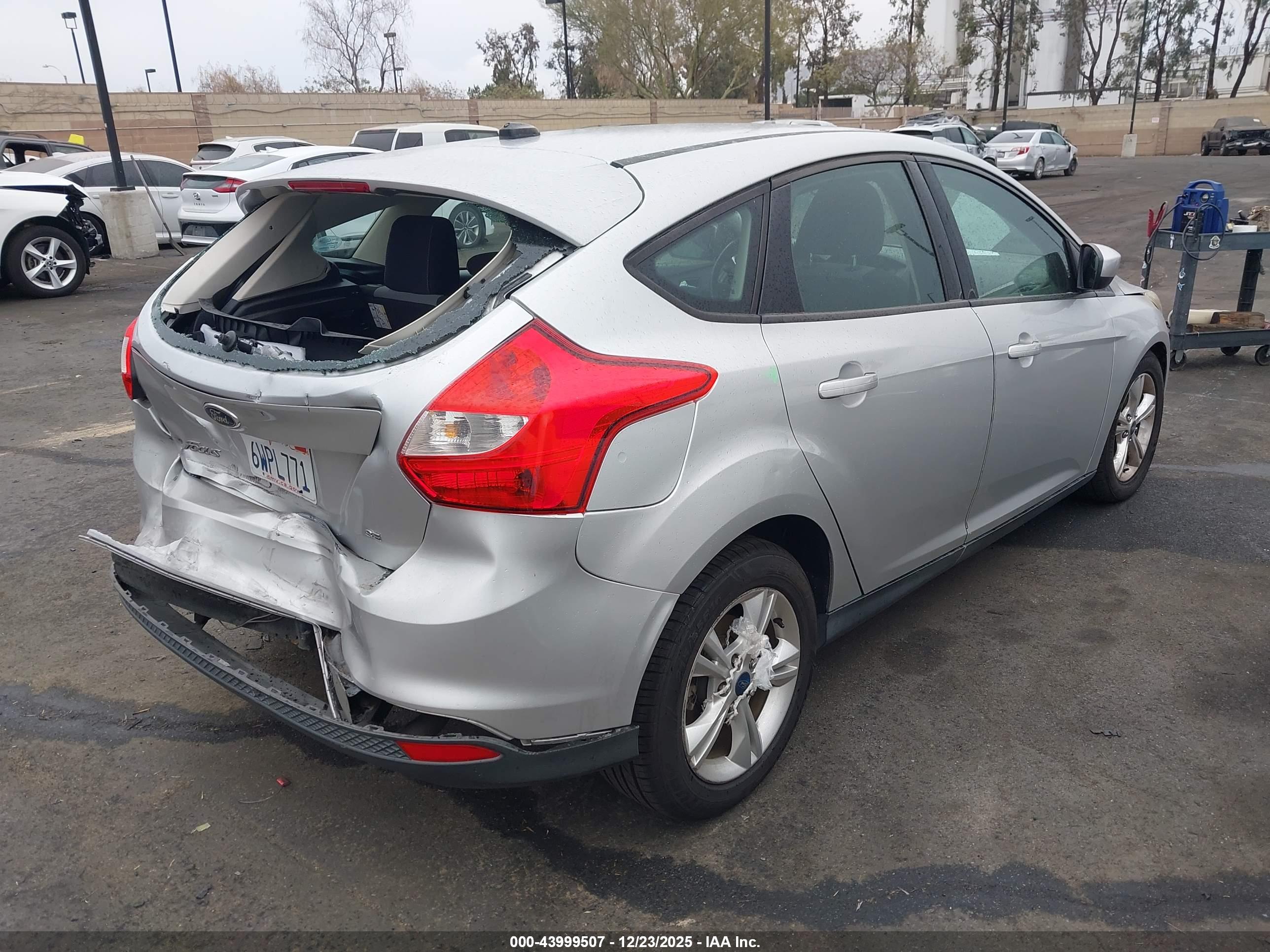 FORD FOCUS image 4