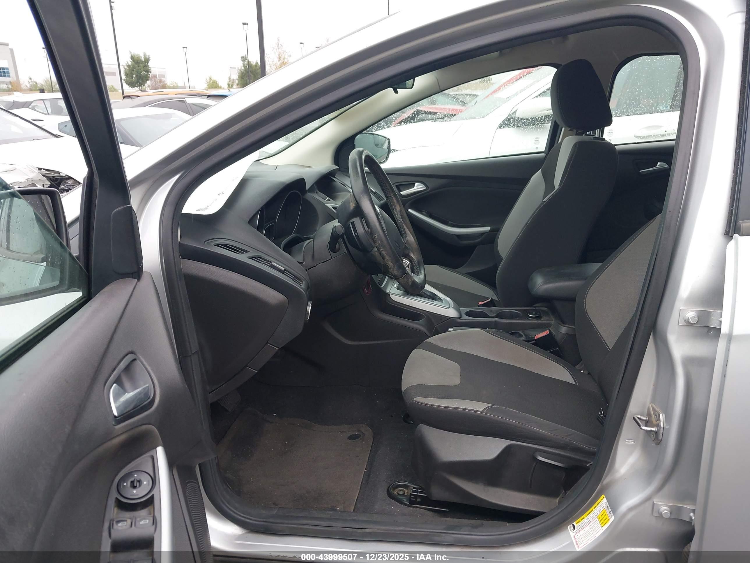 FORD FOCUS image 5