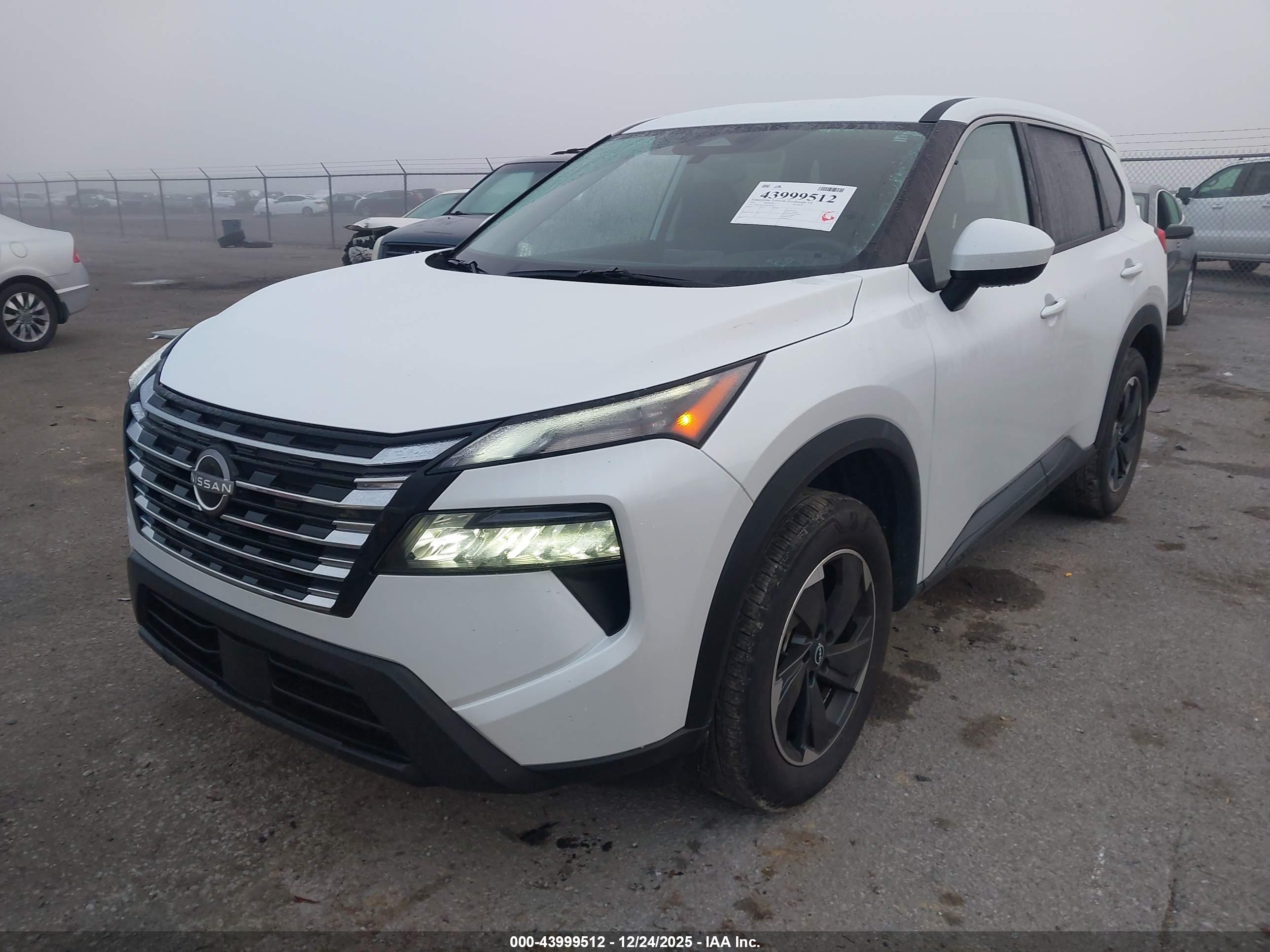 NISSAN ROGUE image 2
