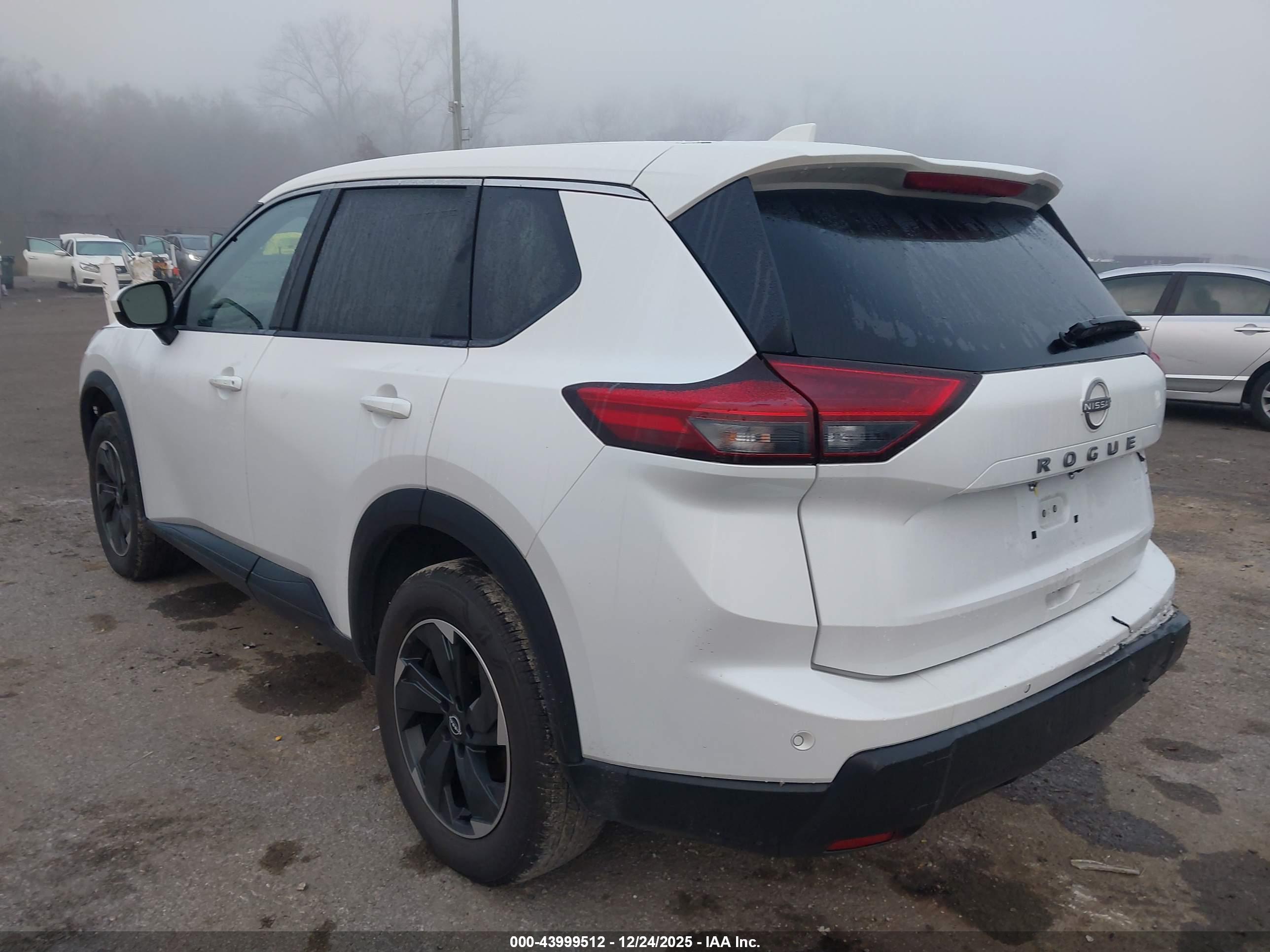 NISSAN ROGUE image 3