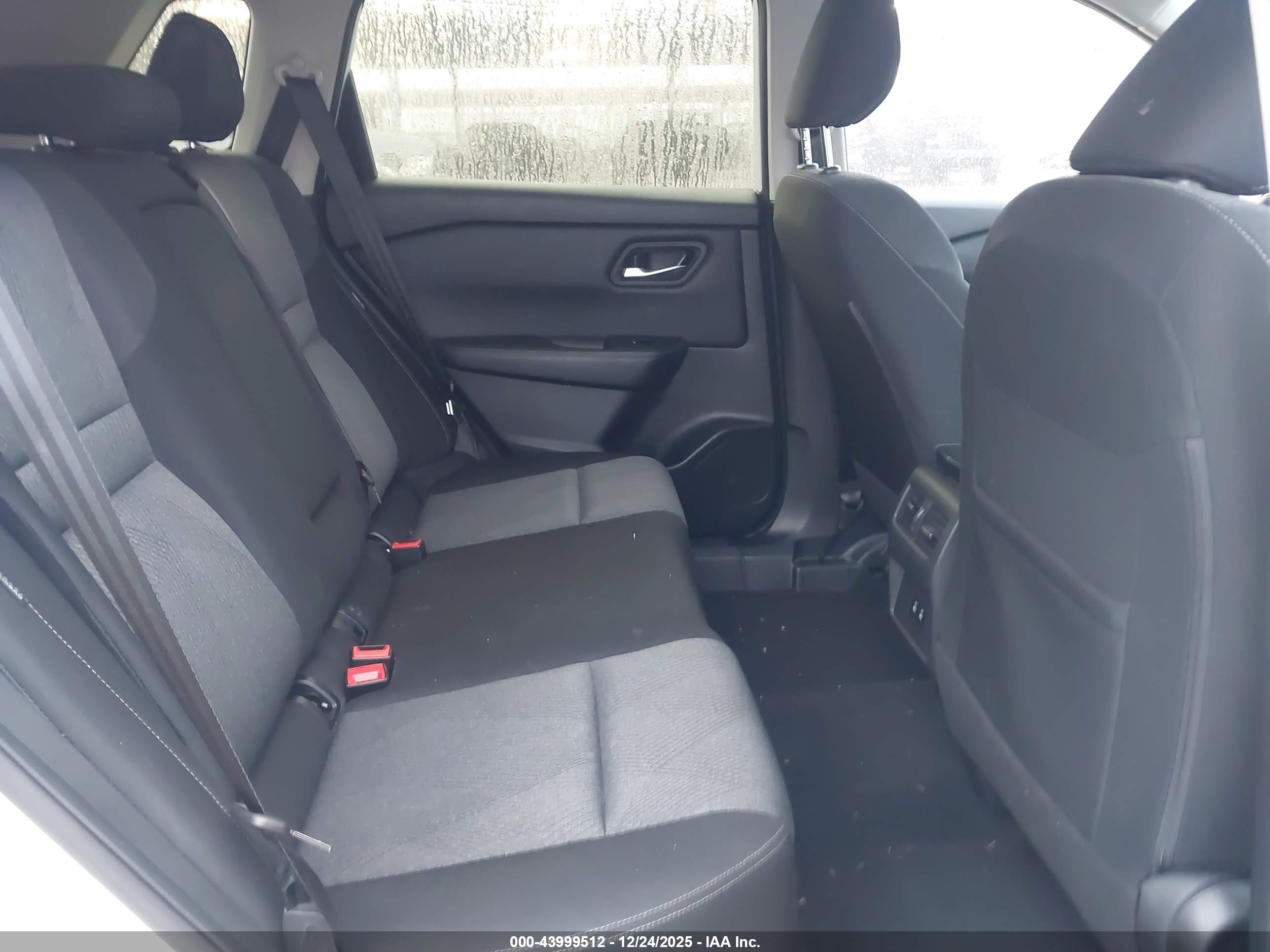 NISSAN ROGUE image 8