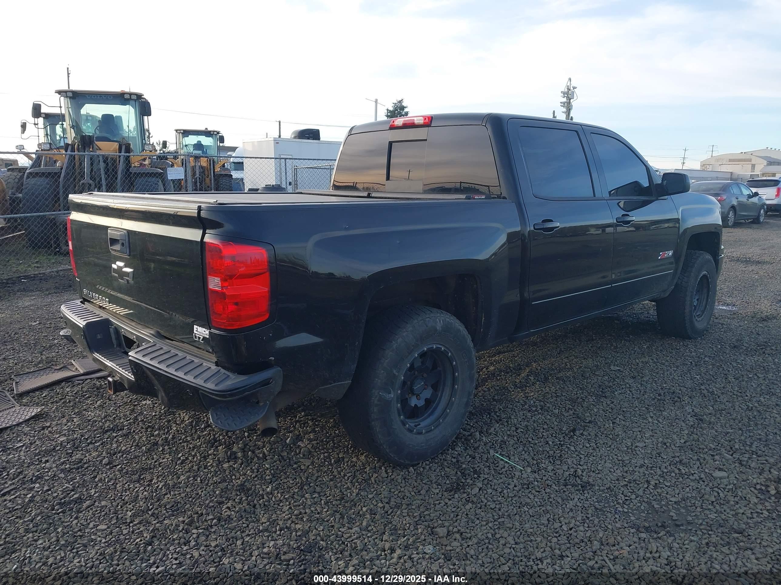 CHEVROLET SILVERADO image 4