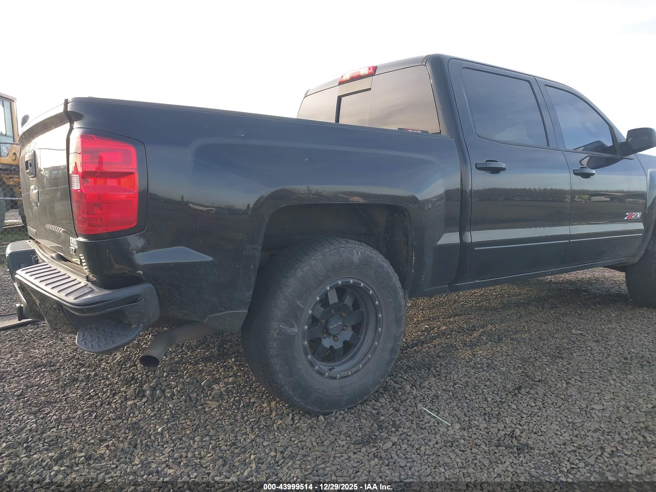 CHEVROLET SILVERADO image 6