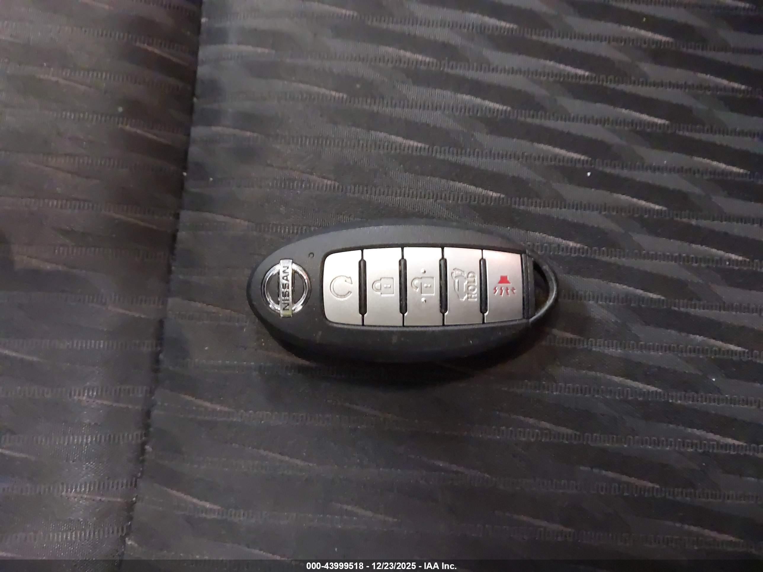 NISSAN ROGUE image 11