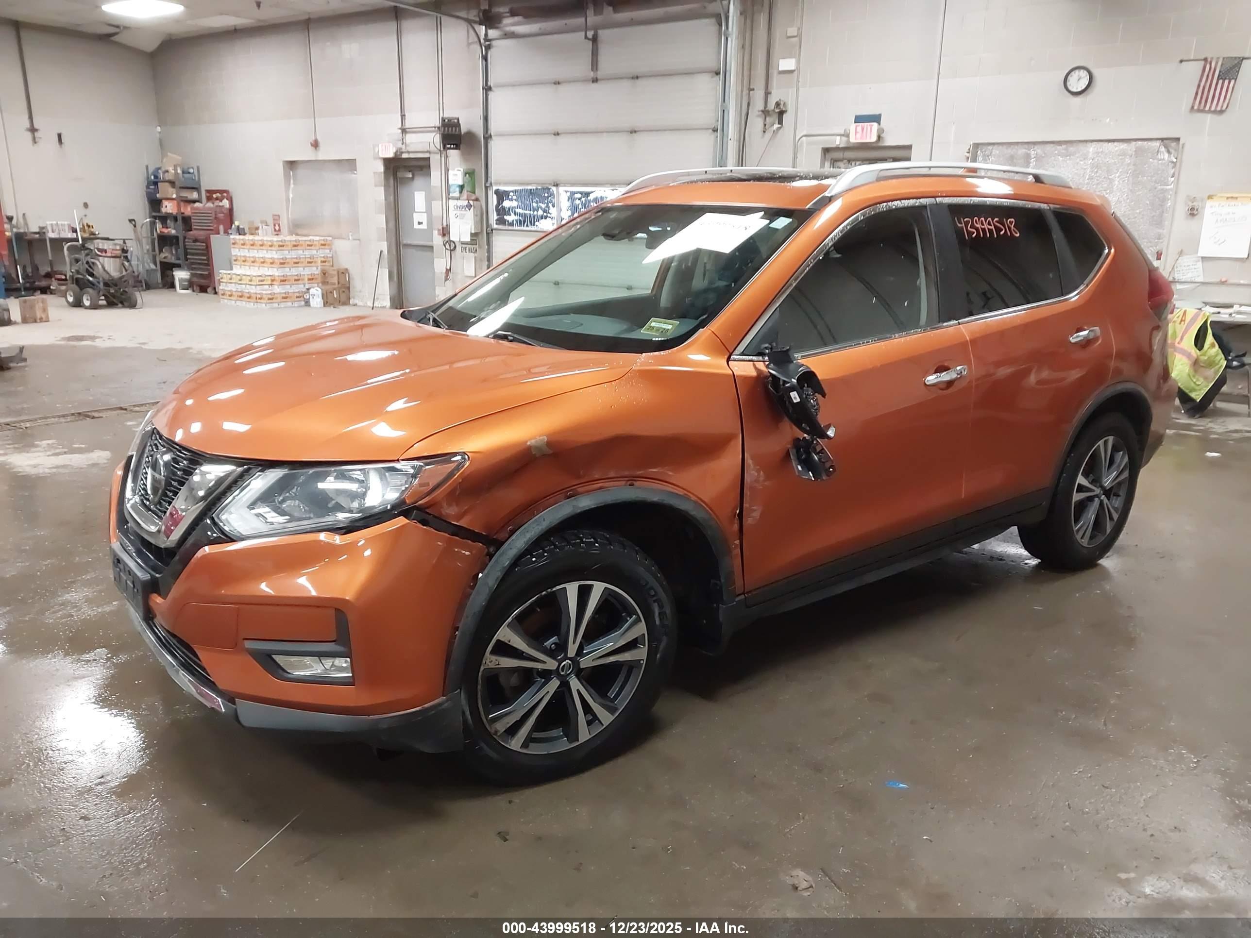 NISSAN ROGUE image 2