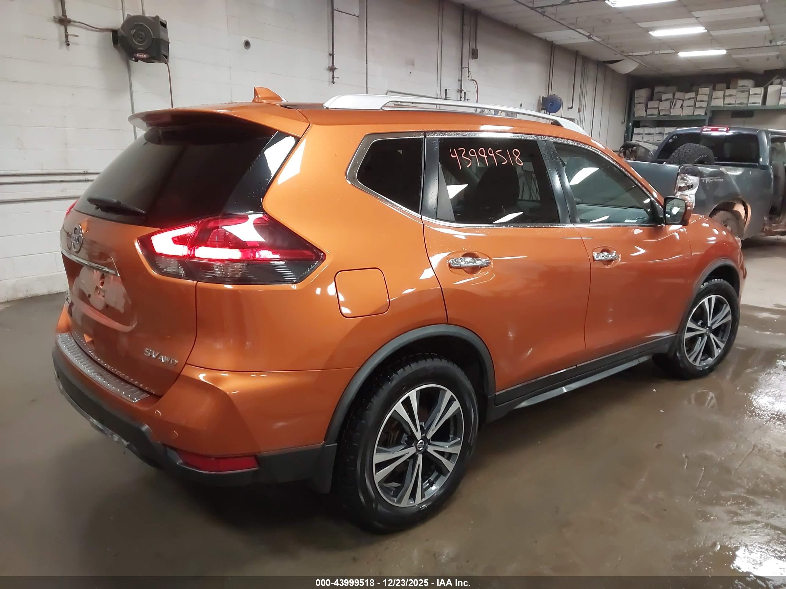 NISSAN ROGUE image 4