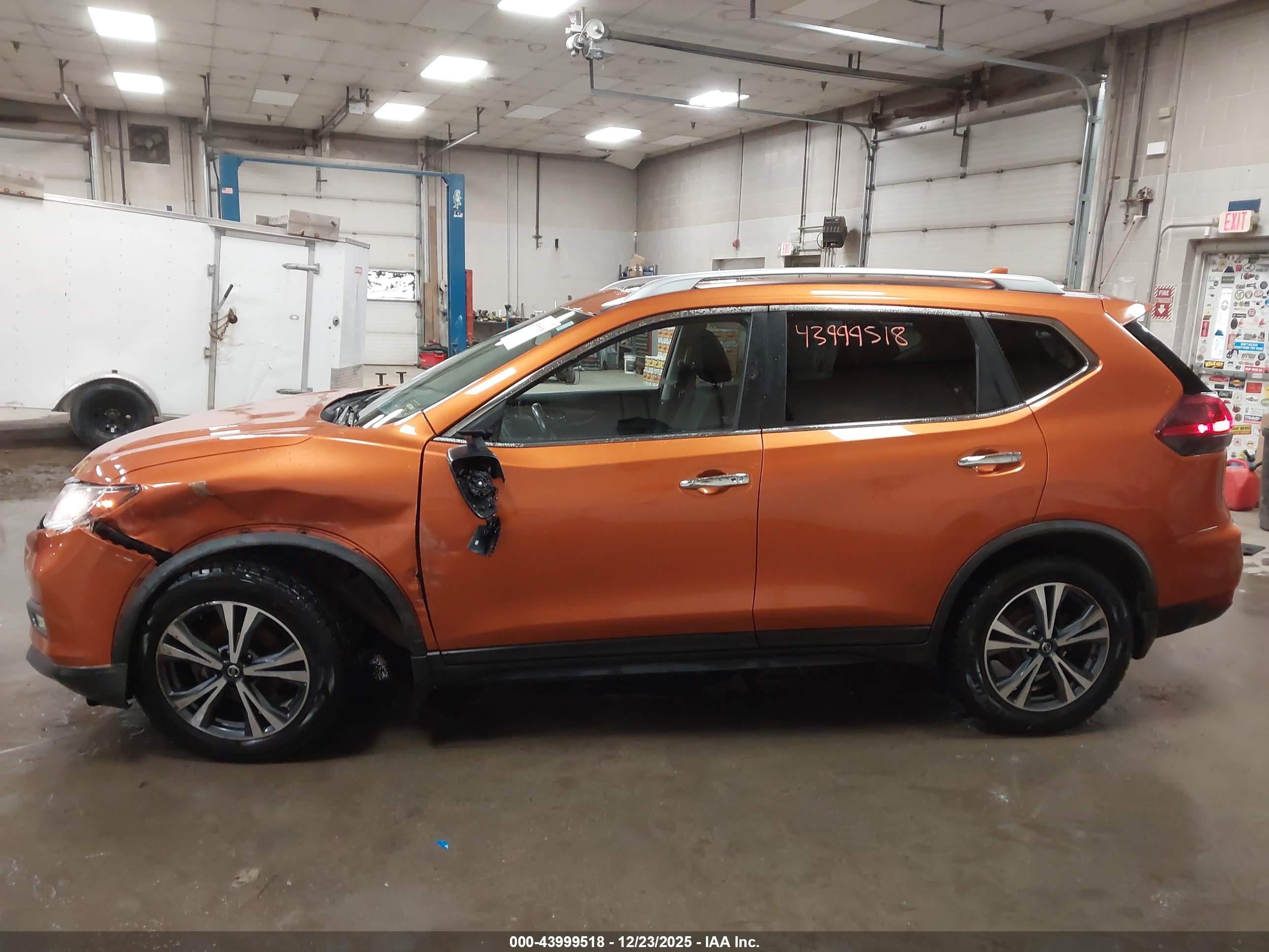 NISSAN ROGUE image 6