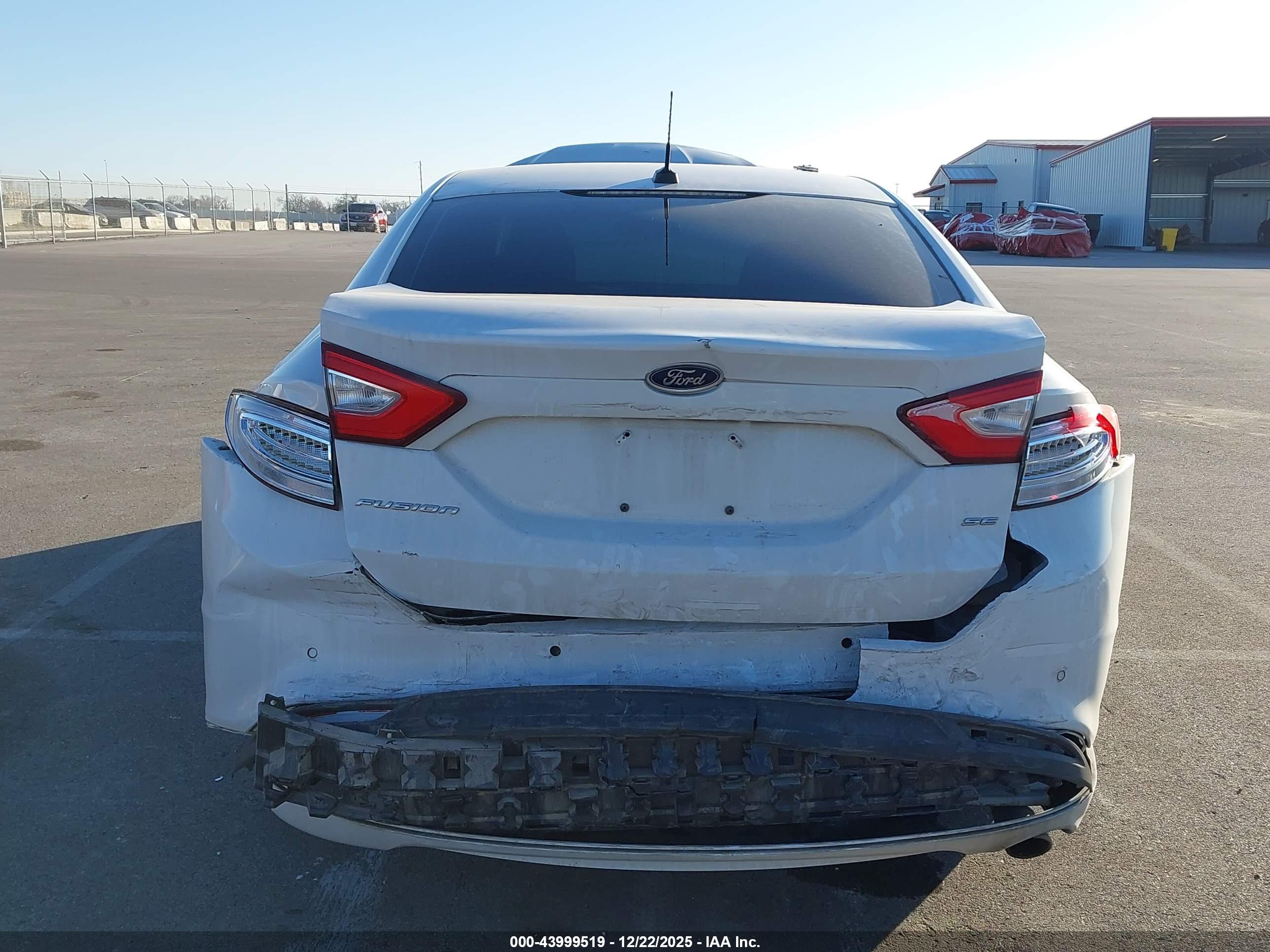 FORD FUSION image 6