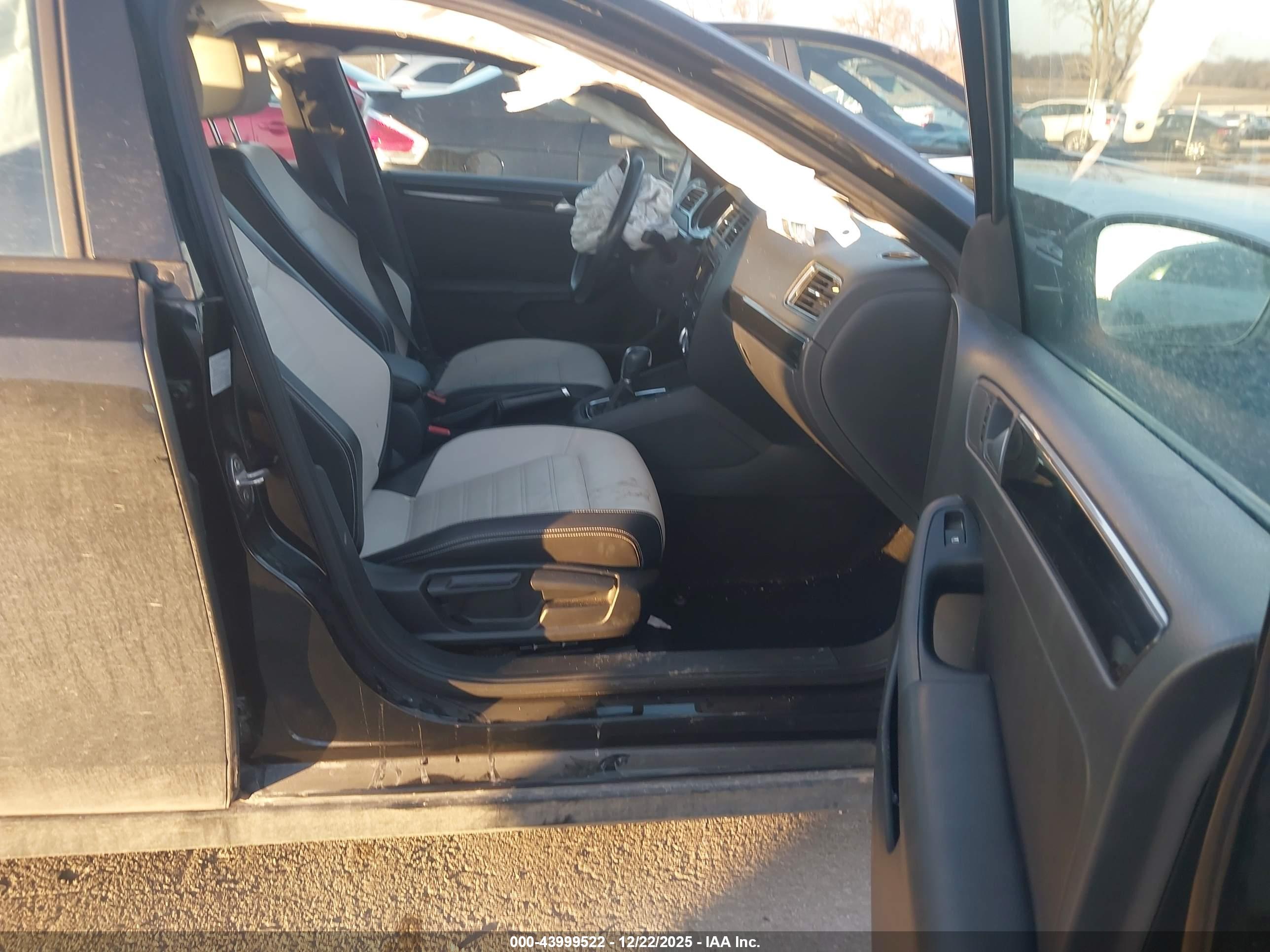 VOLKSWAGEN JETTA image 5