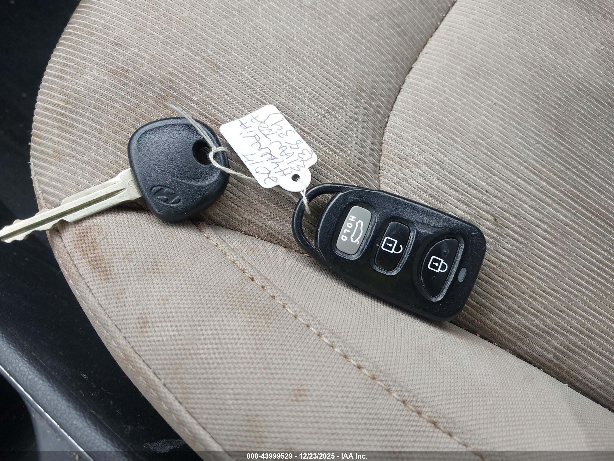 HYUNDAI ELANTRA image 11
